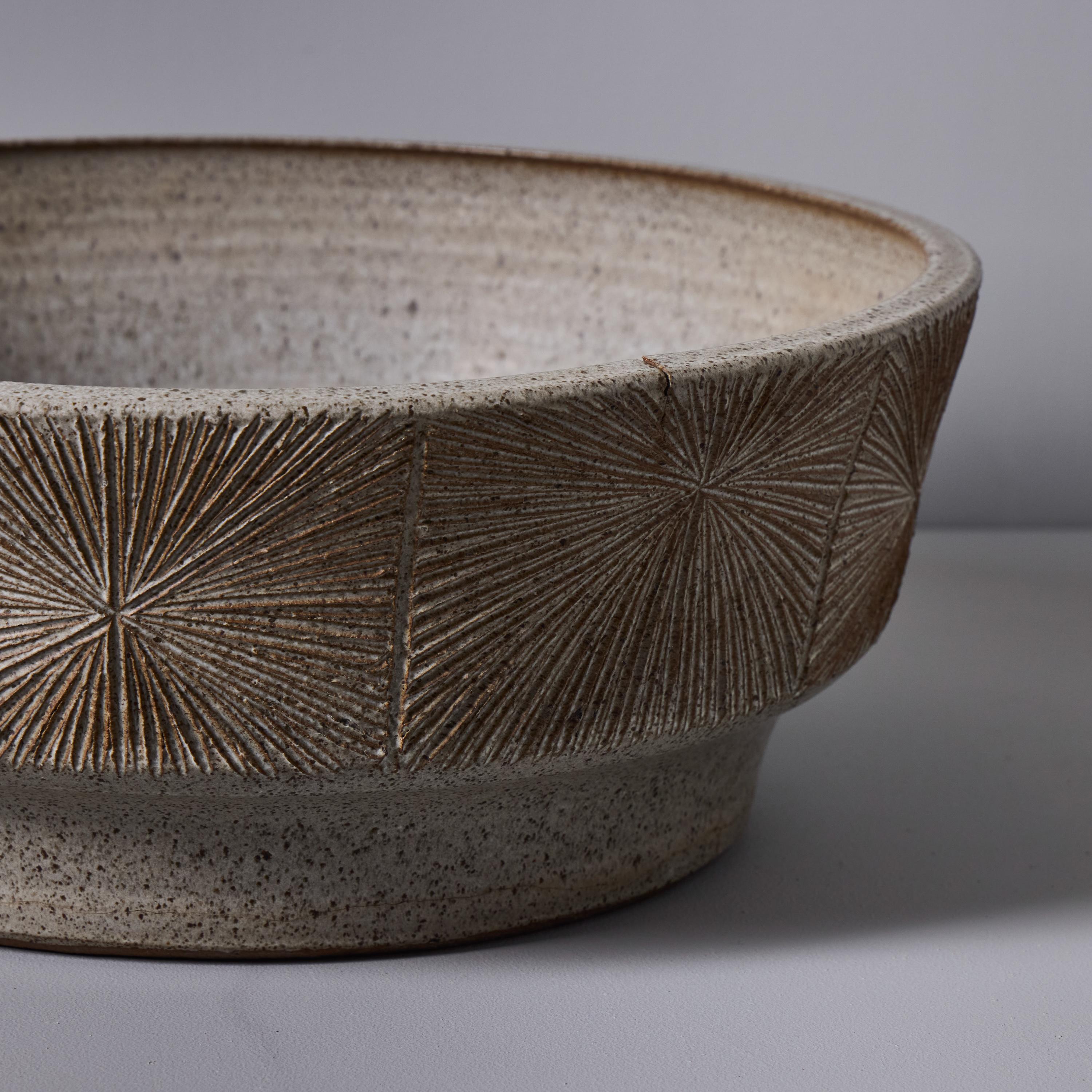 Monumental Robert Maxwell & David Cressey Sunburst Low Planter for Earthgender en venta 4