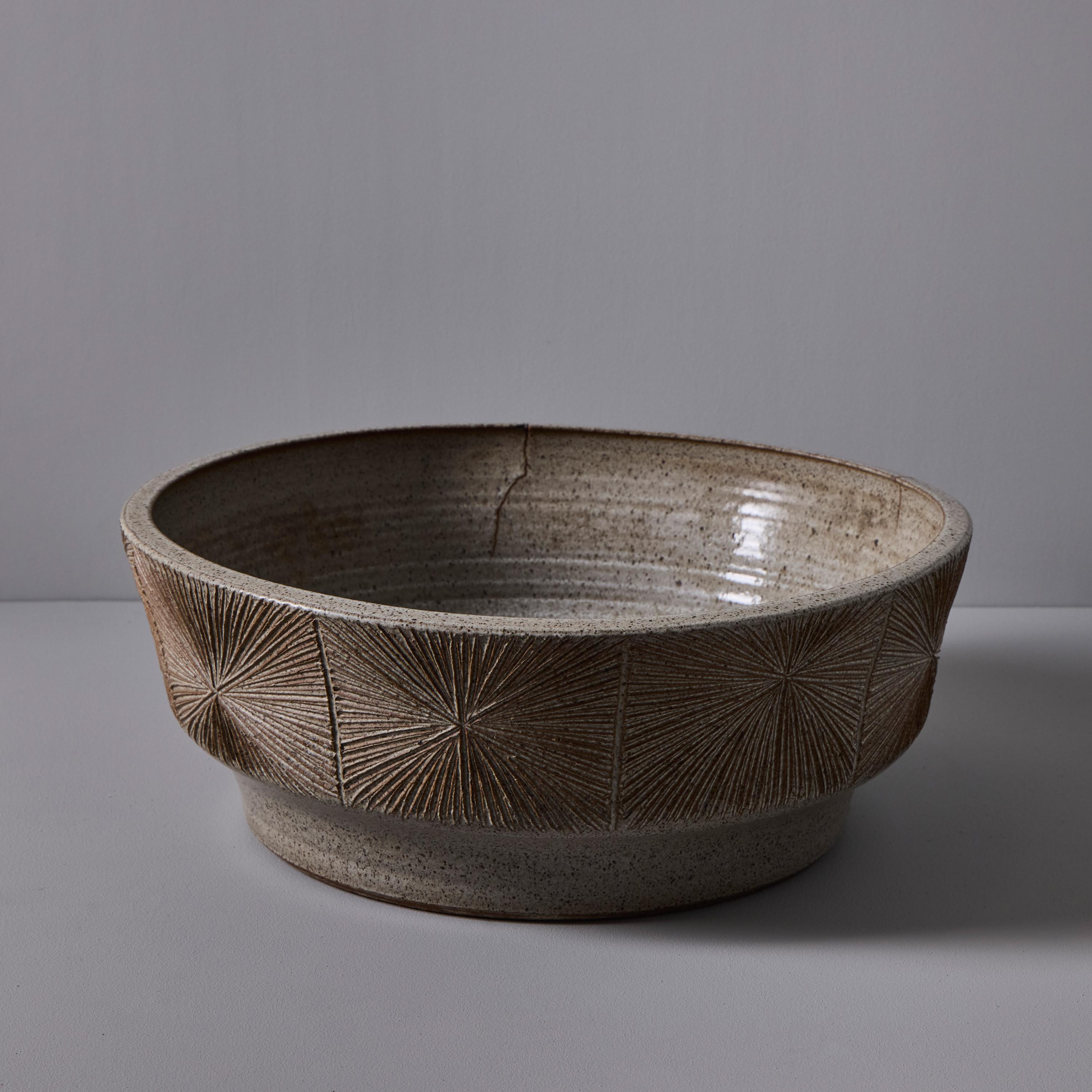 Monumental Robert Maxwell & David Cressey Sunburst Low Planter for Earthgender en venta 7
