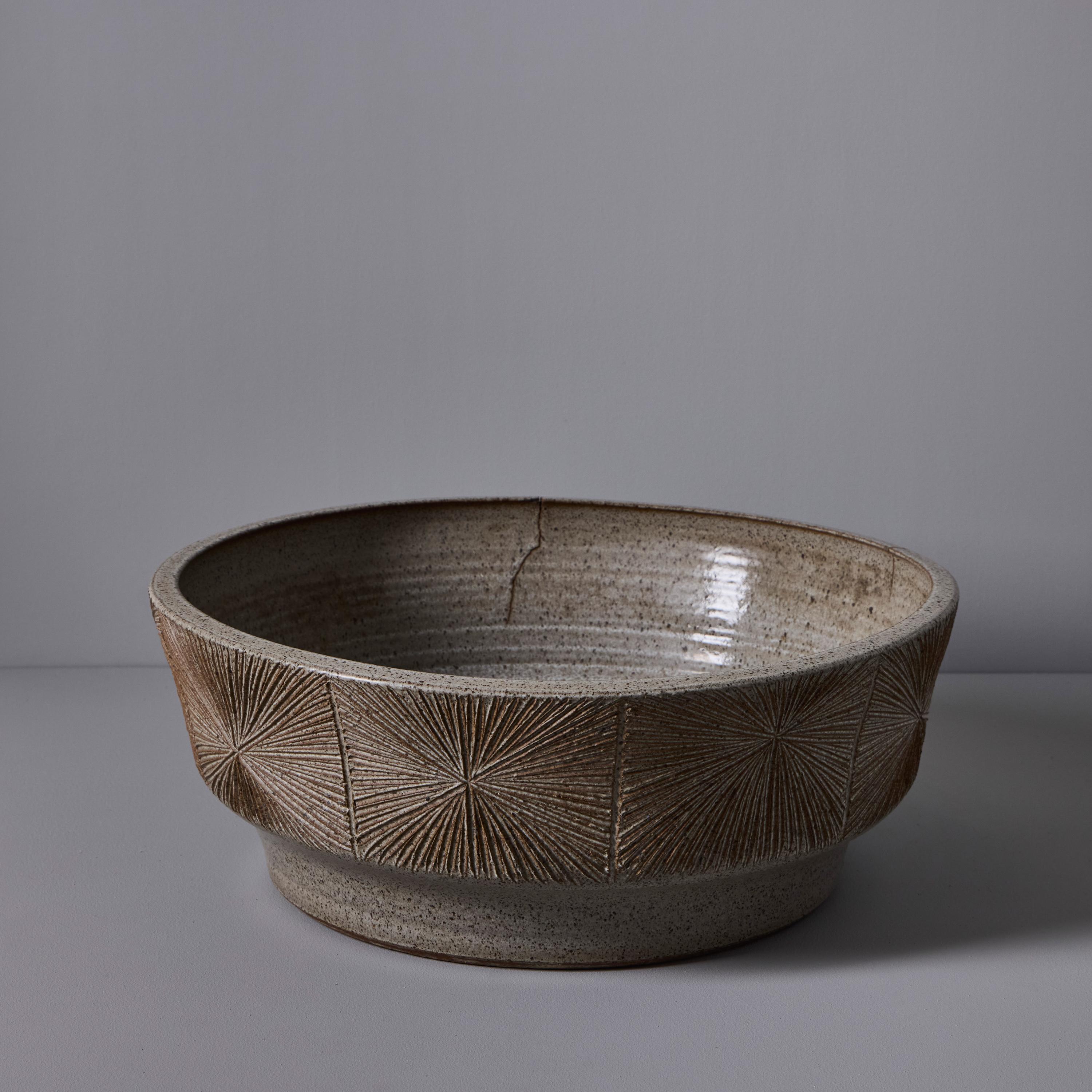 Monumental Robert Maxwell & David Cressey Sunburst Low Planter for Earthgender en venta 8