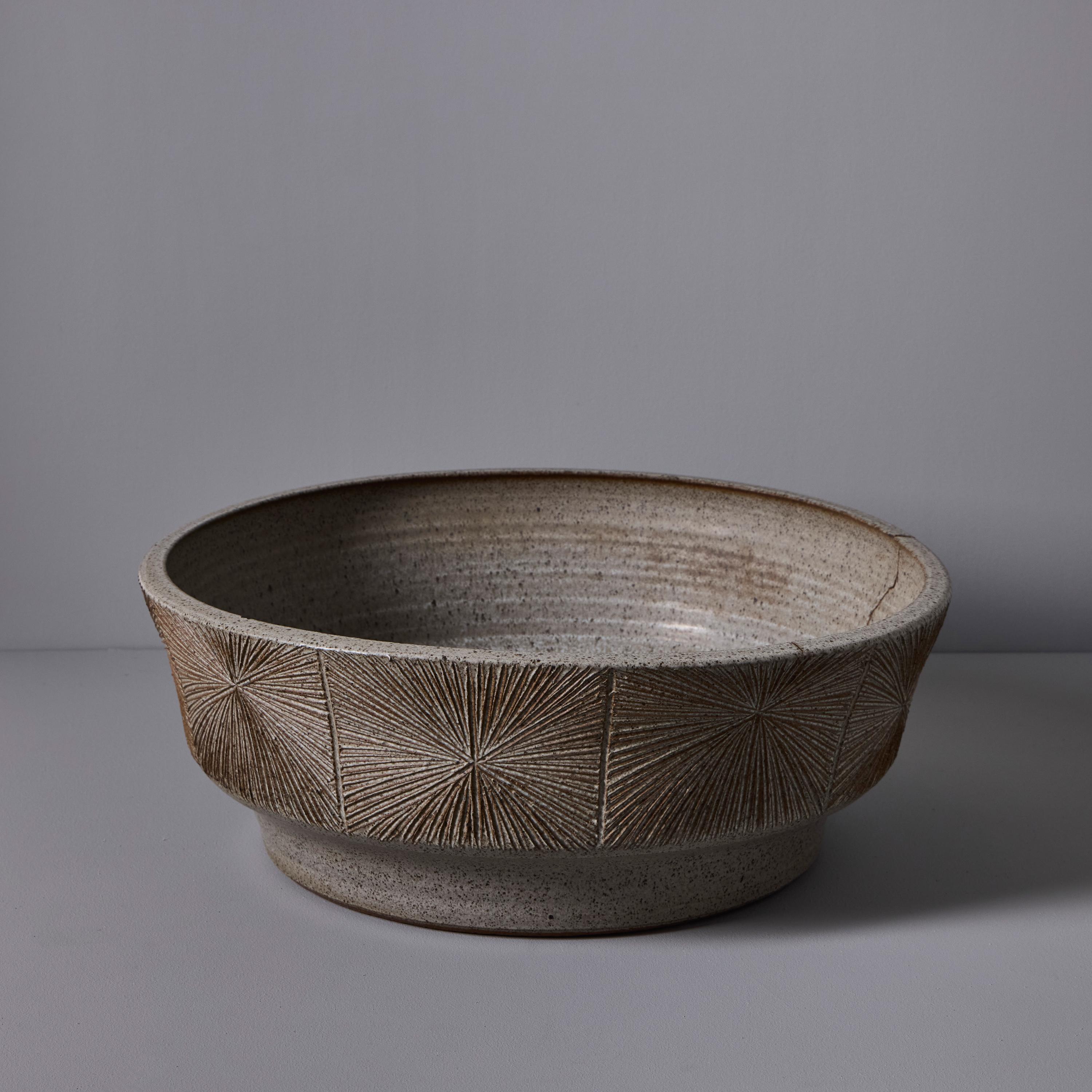 Monumental Robert Maxwell & David Cressey Sunburst Low Planter for Earthgender en venta 9