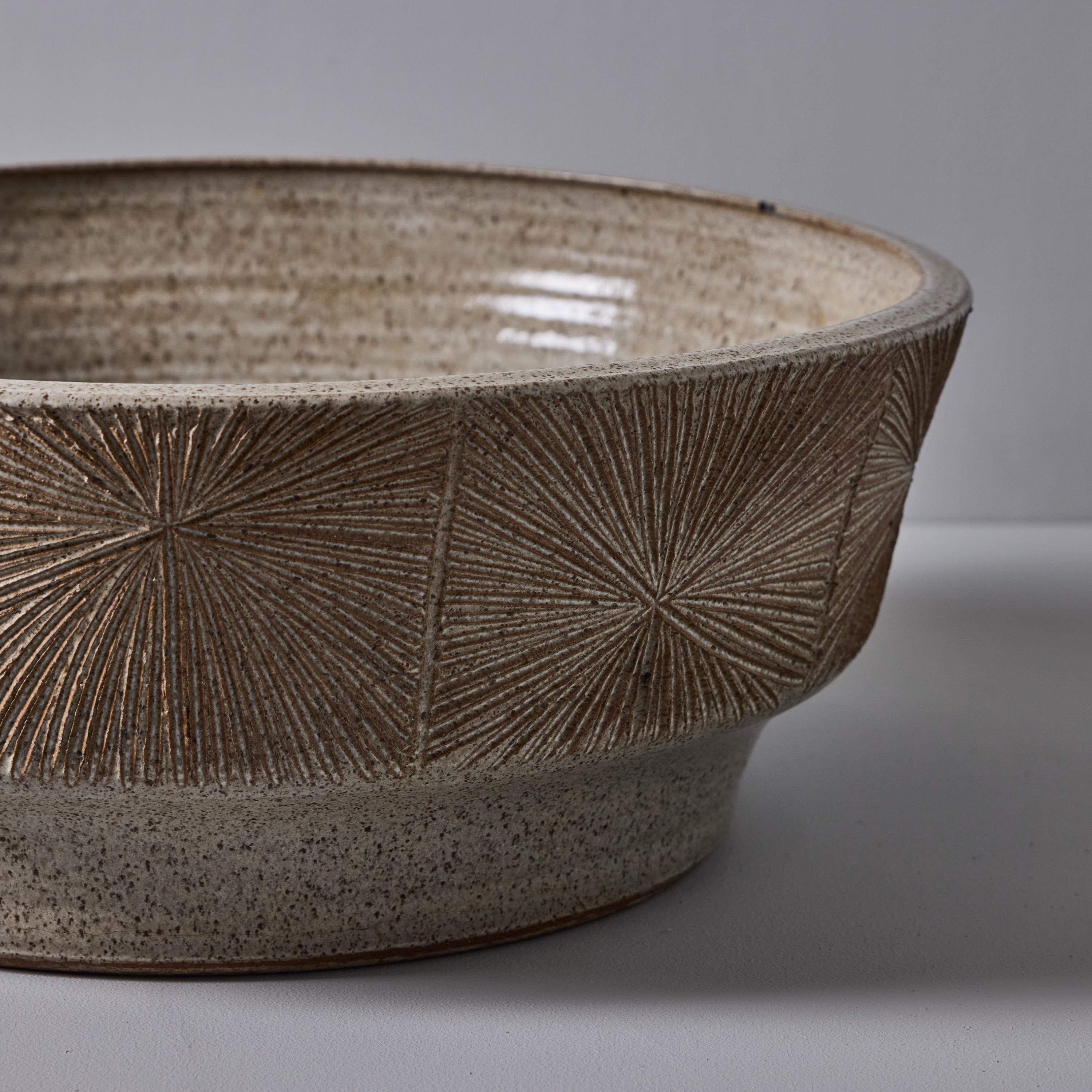 Monumental Robert Maxwell & David Cressey Sunburst Low Planter for Earthgender Estadounidense en venta