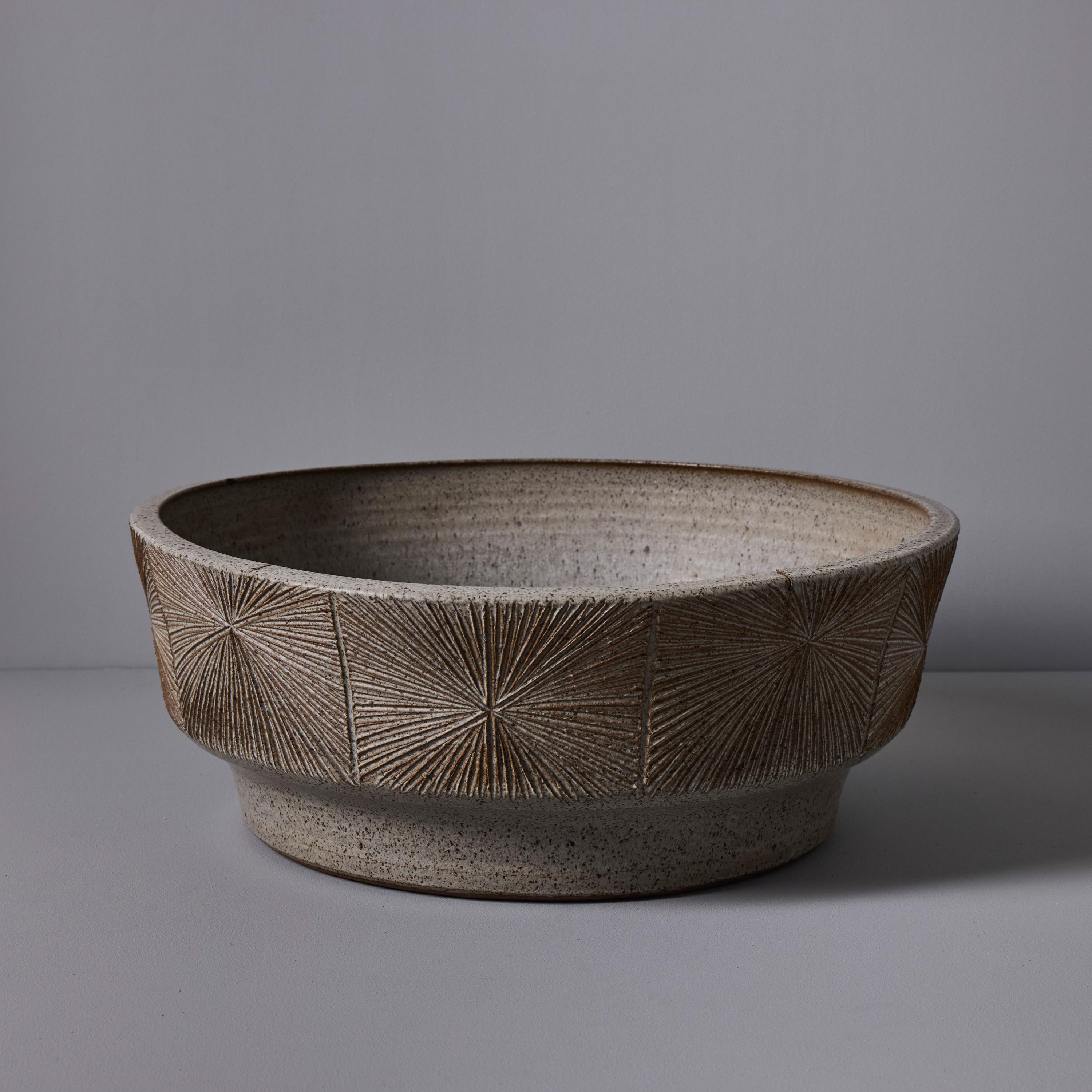 Monumental Robert Maxwell & David Cressey Sunburst Low Planter for Earthgender en Bueno estado para la venta en Glendale, CA