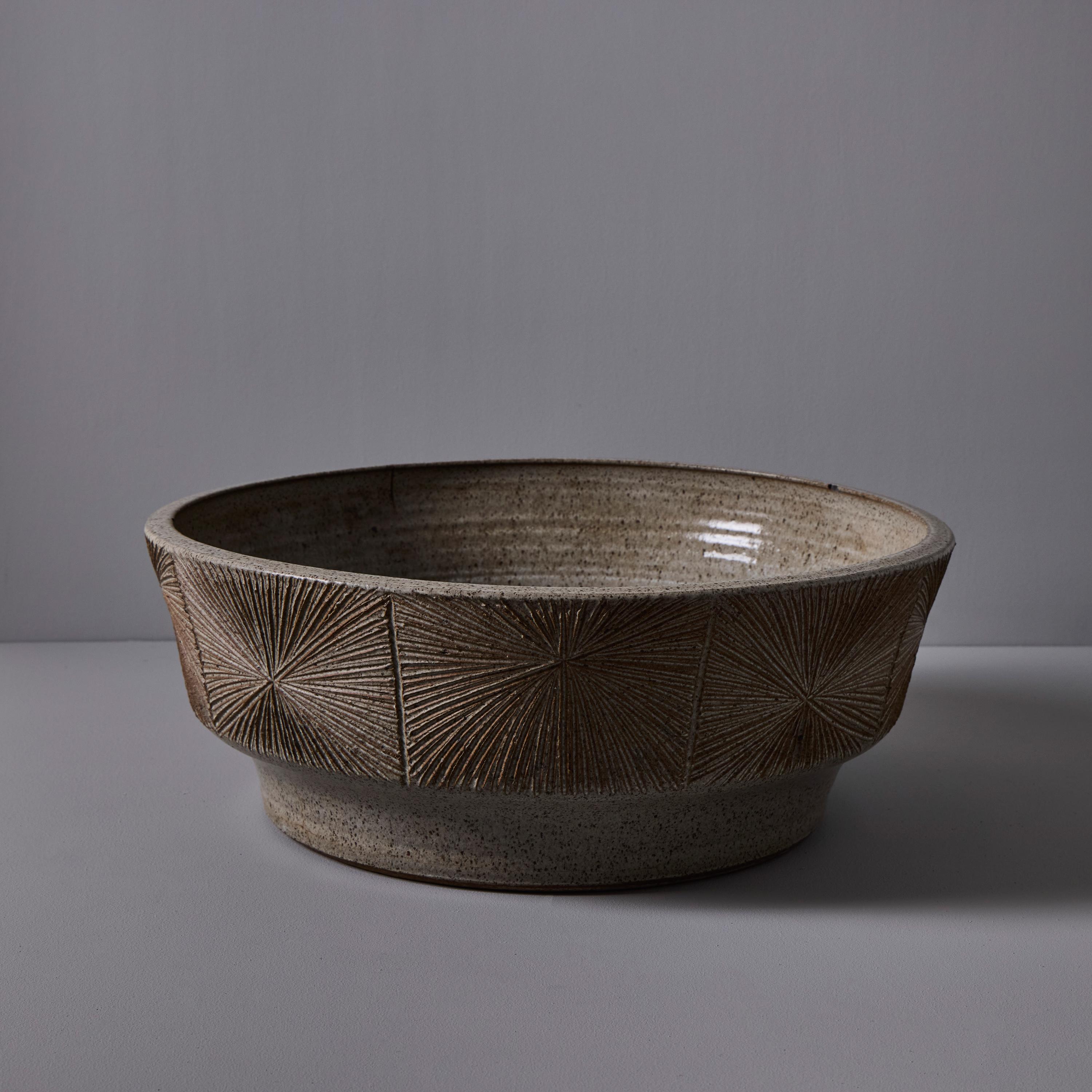 Monumental Robert Maxwell & David Cressey Sunburst Low Planter for Earthgender en venta 1