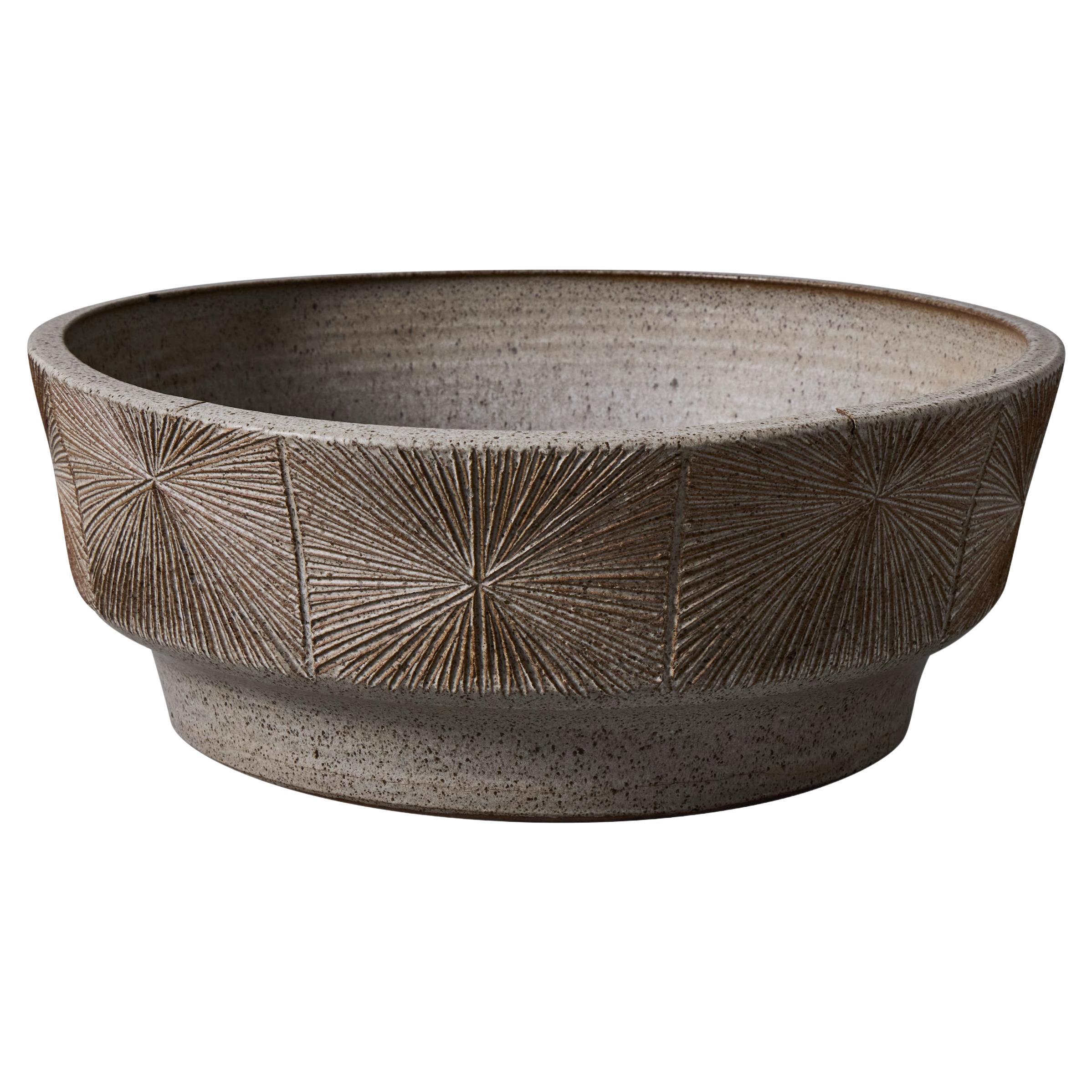 Monumental Robert Maxwell & David Cressey Sunburst Low Planter for Earthgender en venta