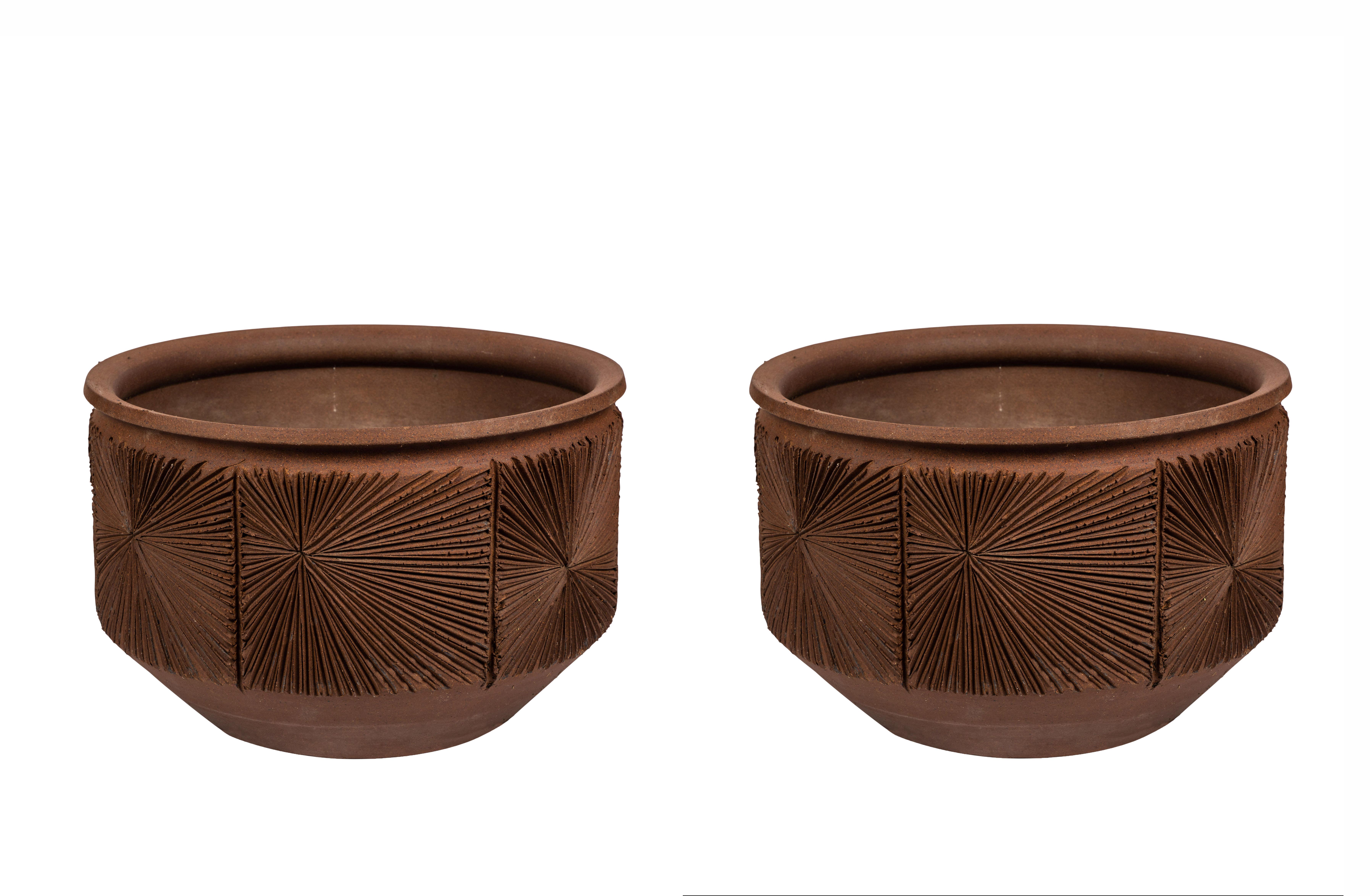 Monumental Robert Maxwell & David Cressey sunburst planter for Earthgender. Studio executed in hand etched textured earthenware. A very clean example from the short-lived and increasingly coveted design collective that only existed for a few