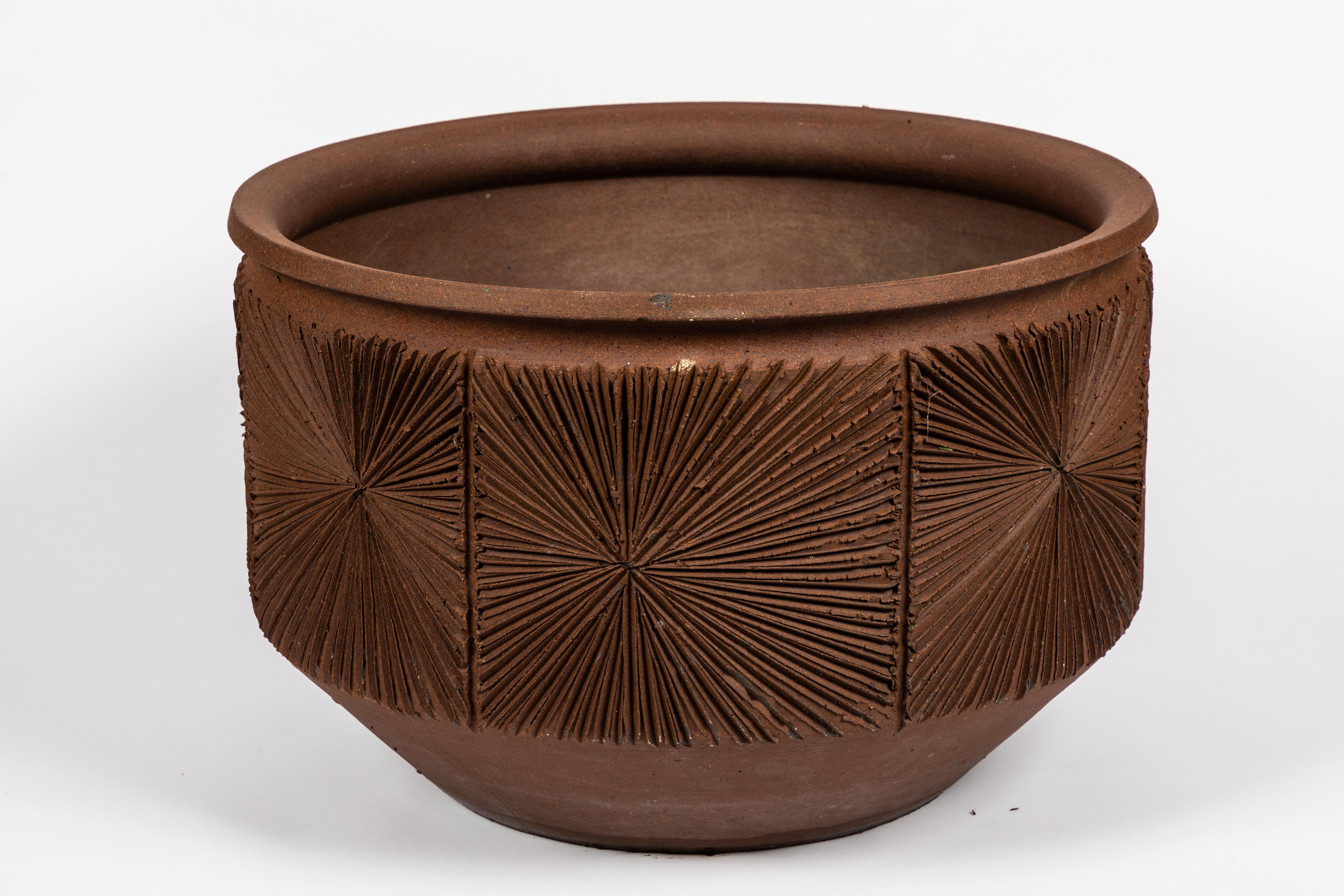 Monumental Robert Maxwell & David Cressey sunburst planter for Earthgender. 

Studio executed in hand etched textured earthenware. A very clean and incredibly rare monumental example from the short-lived and increasingly coveted design collective