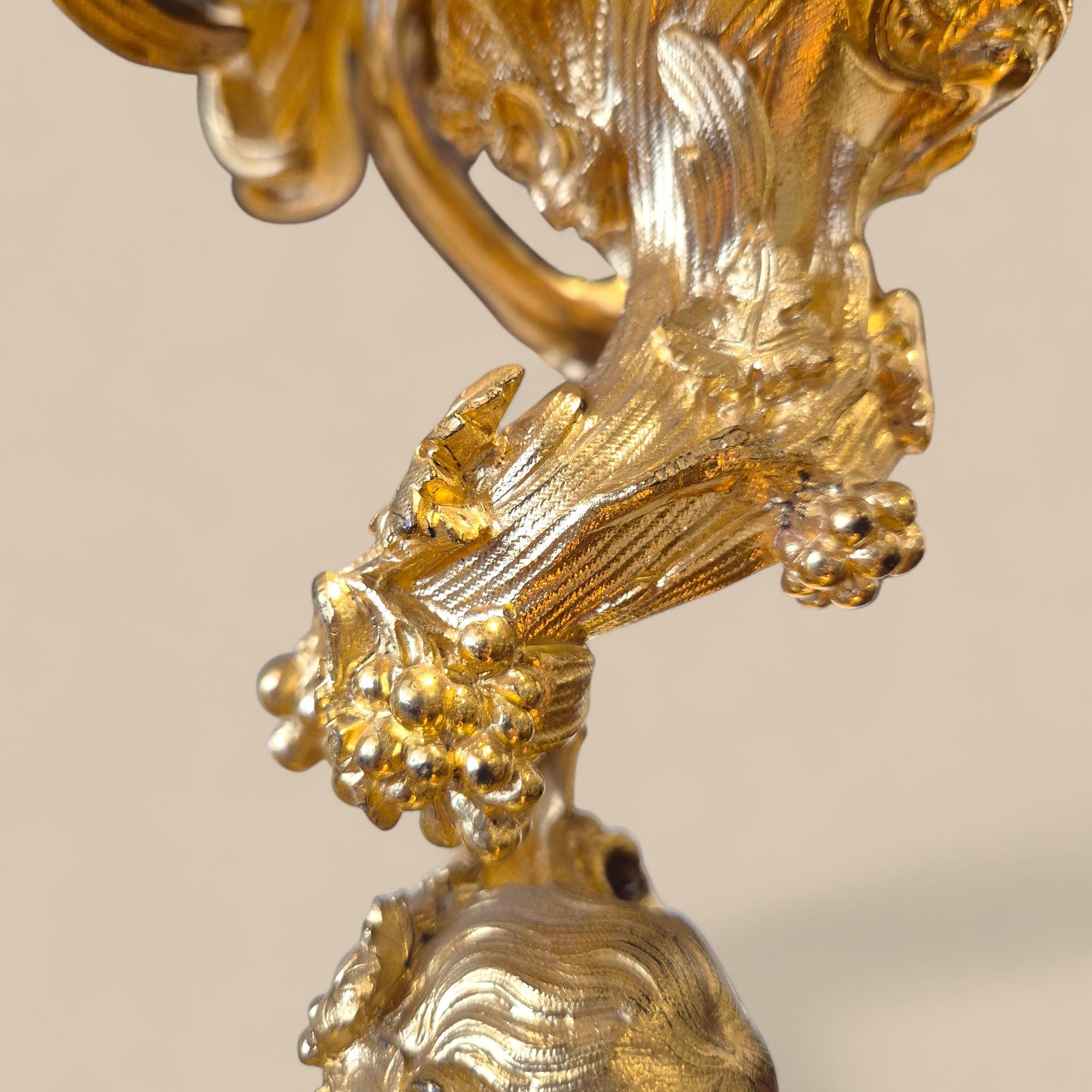 Monumentale mobile da camino Rocaille in bronzo dorato - Francia, XIX secolo in vendita 6