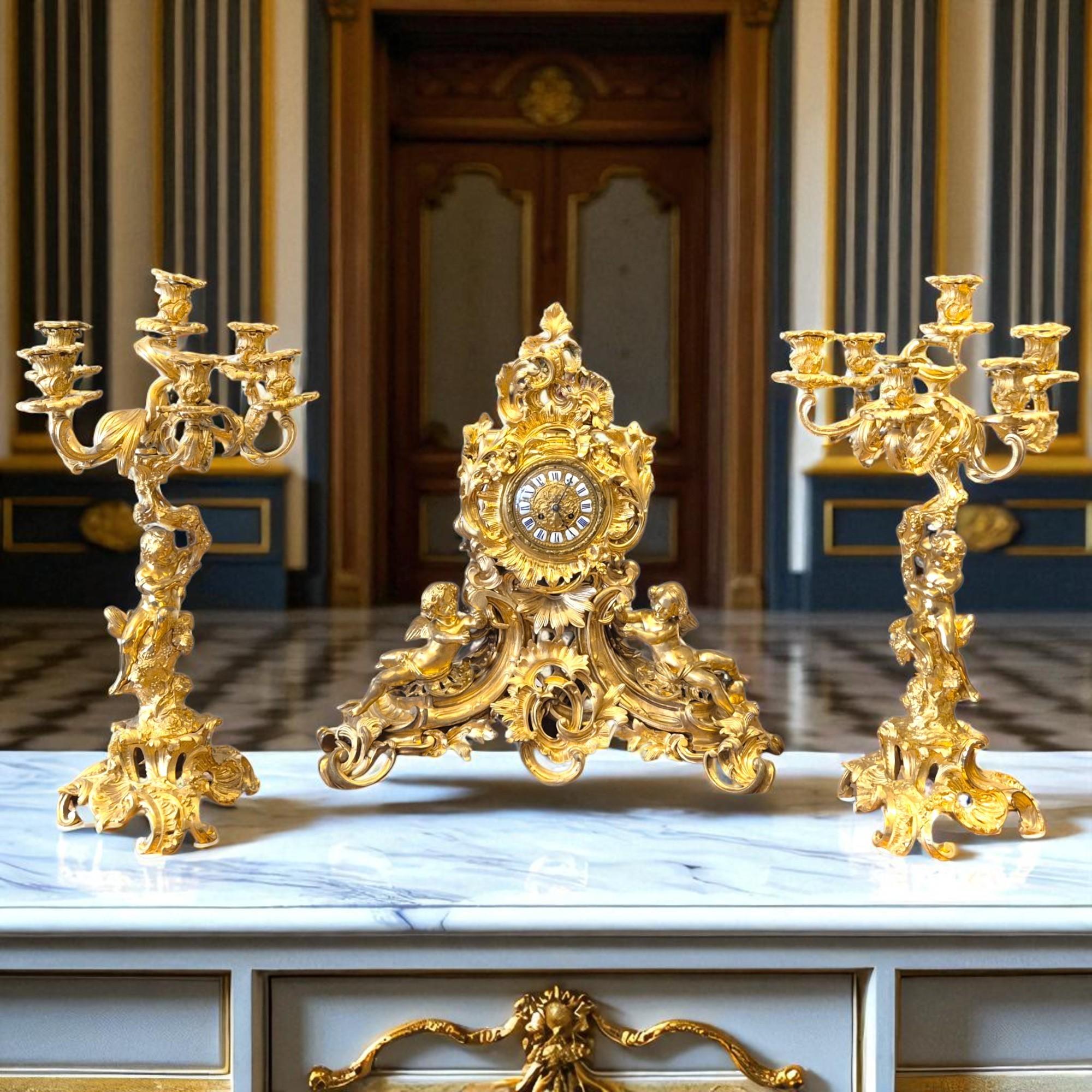 Luigi XV Monumentale mobile da camino Rocaille in bronzo dorato - Francia, XIX secolo in vendita
