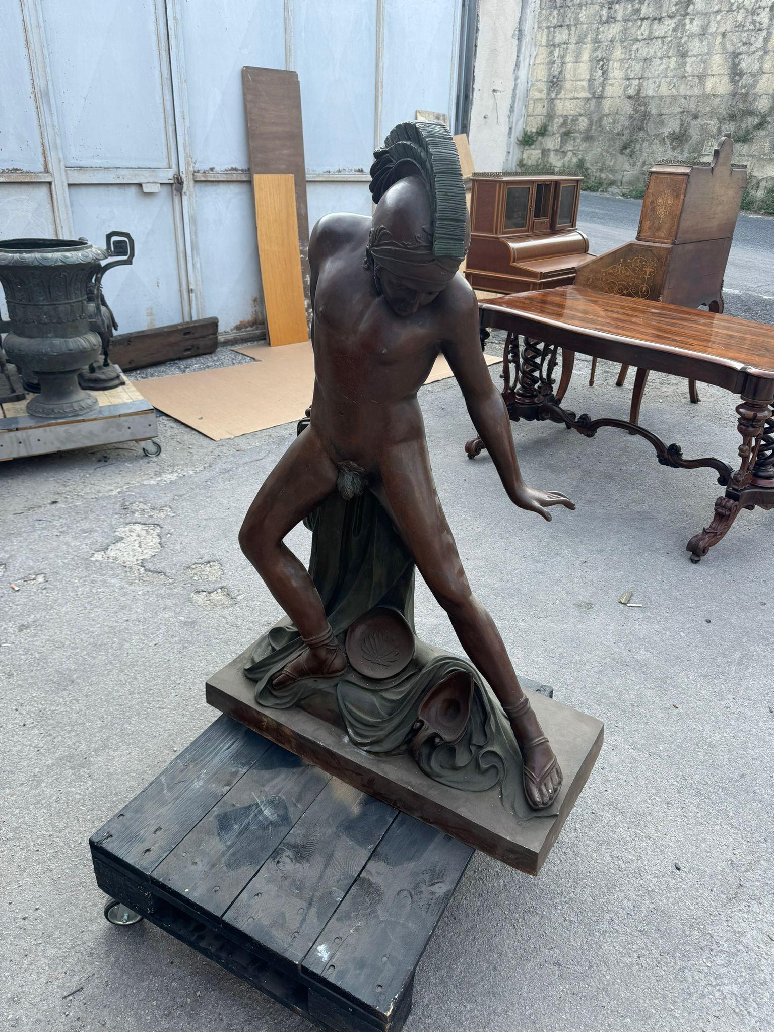 ESCULTURA MONUMENTAL ROMANA DE BRONCE 120 CM
GRAN ESCULTURA DE BRONCE QUE REPRESENTA A UN SOLDADO ROMANO. TIENE UNA BONITA PÁTINA MARRÓN Y VERDE. MIDE 120X80X50 CM. obra romana de principios de los años 50