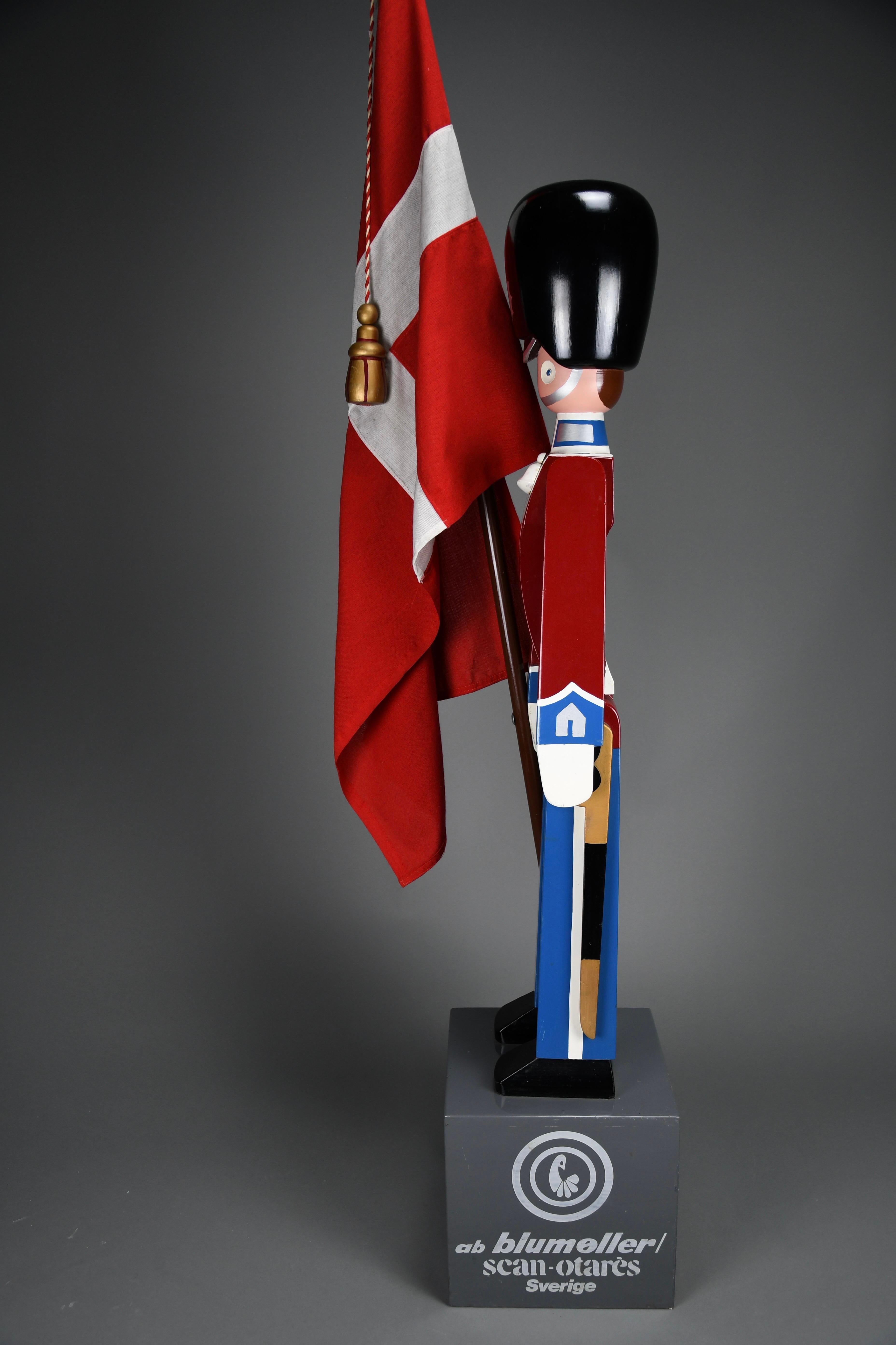 Monumental Royal Danish Guardsman with Flag by Kay Bojesen — 168 cm (66.1 in) For Sale 6