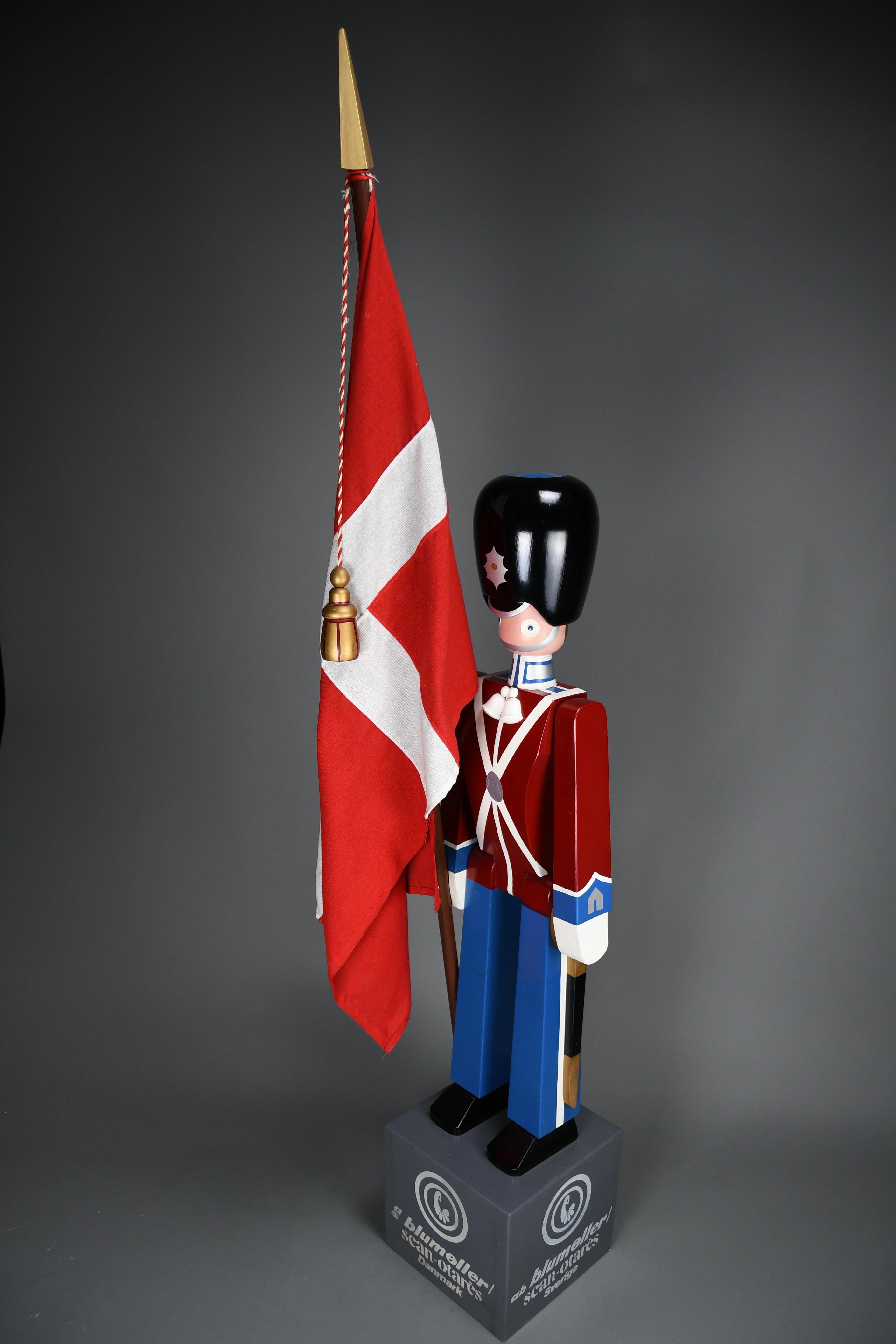 Monumental Royal Danish Guardsman with Flag by Kay Bojesen — 168 cm (66.1 in) For Sale 9