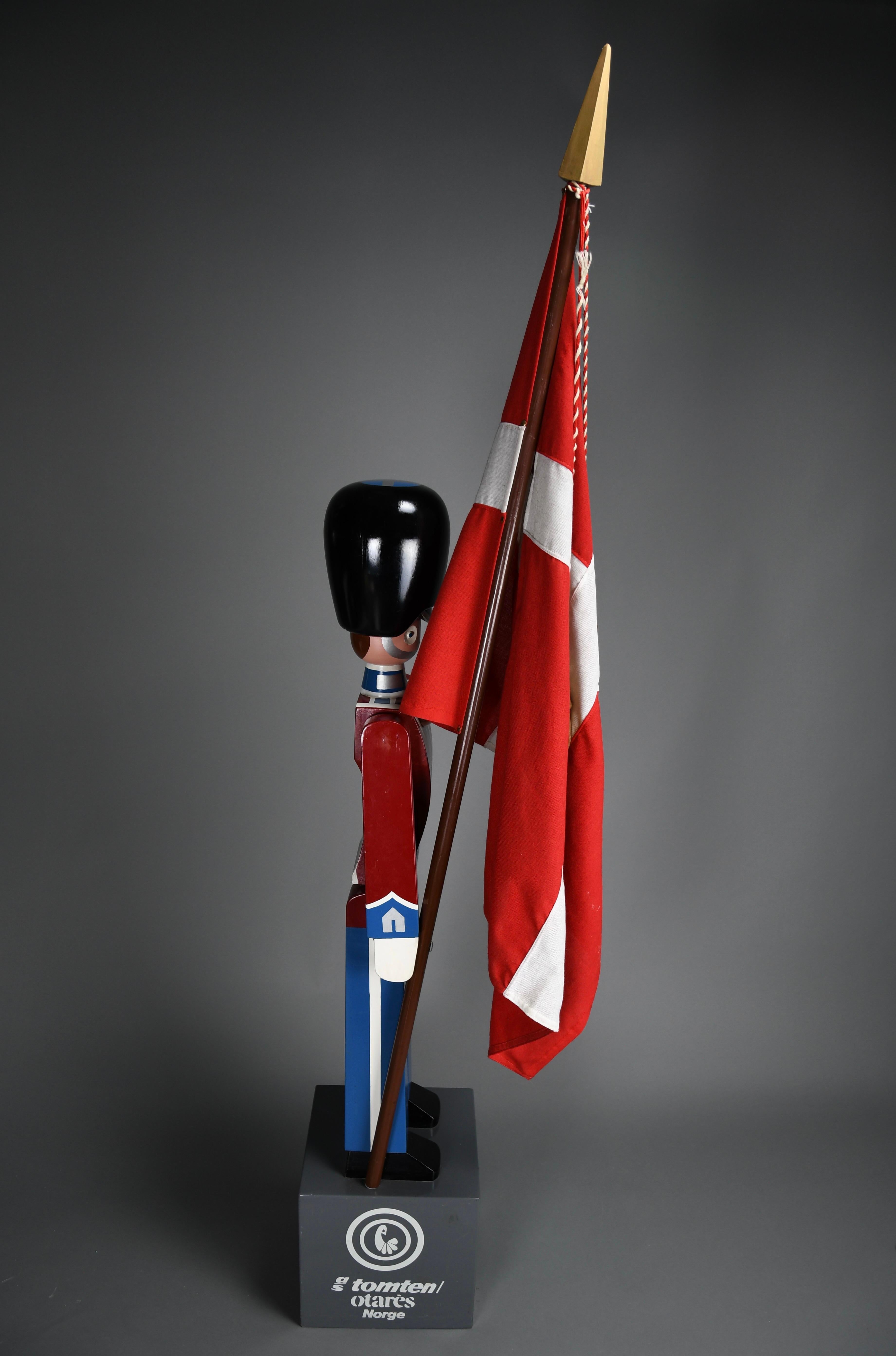 Monumental Royal Danish Guardsman with Flag by Kay Bojesen — 168 cm (66.1 in) For Sale 11
