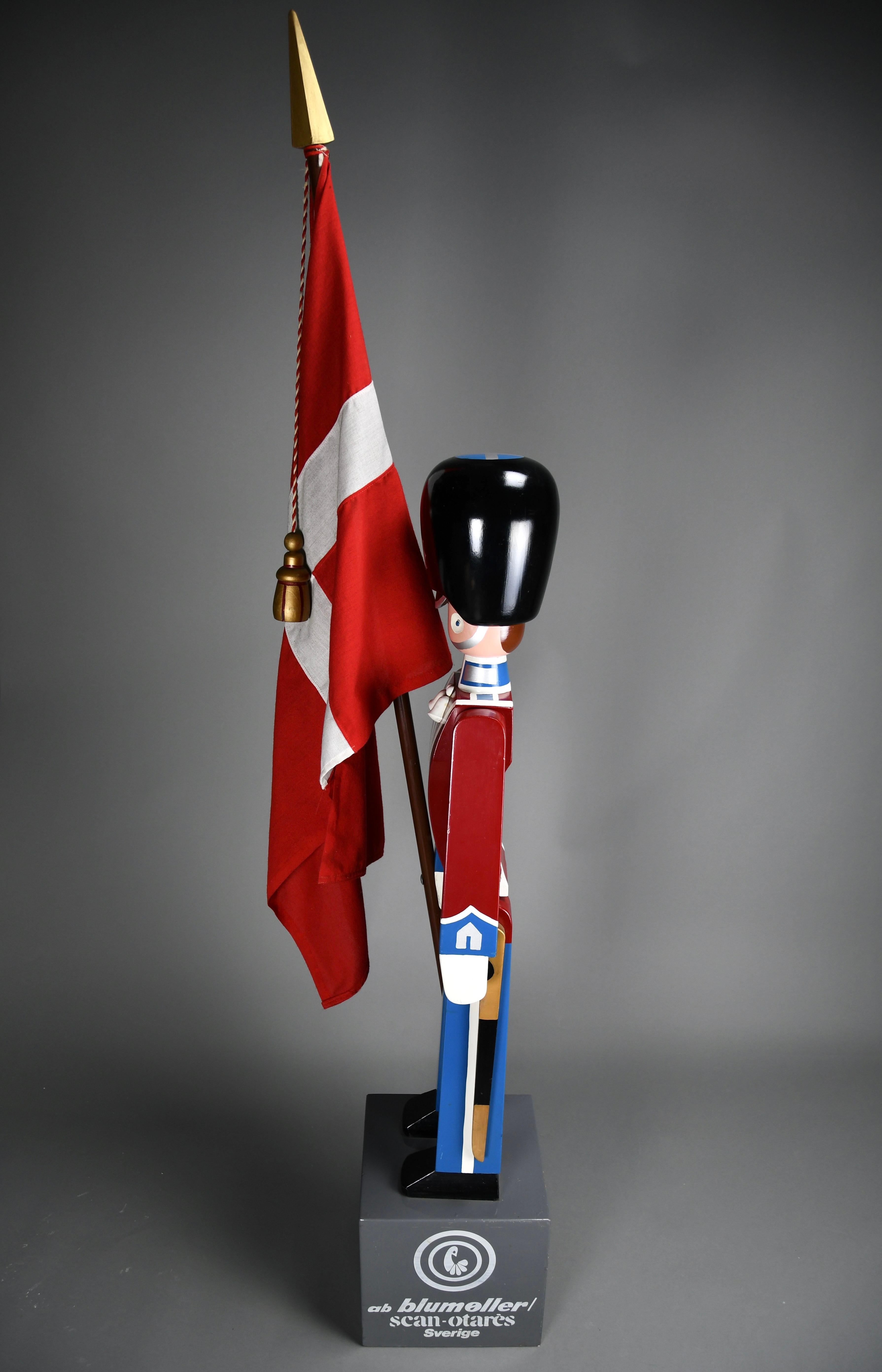 Monumental Royal Danish Guardsman with Flag by Kay Bojesen — 168 cm (66.1 in) For Sale 12