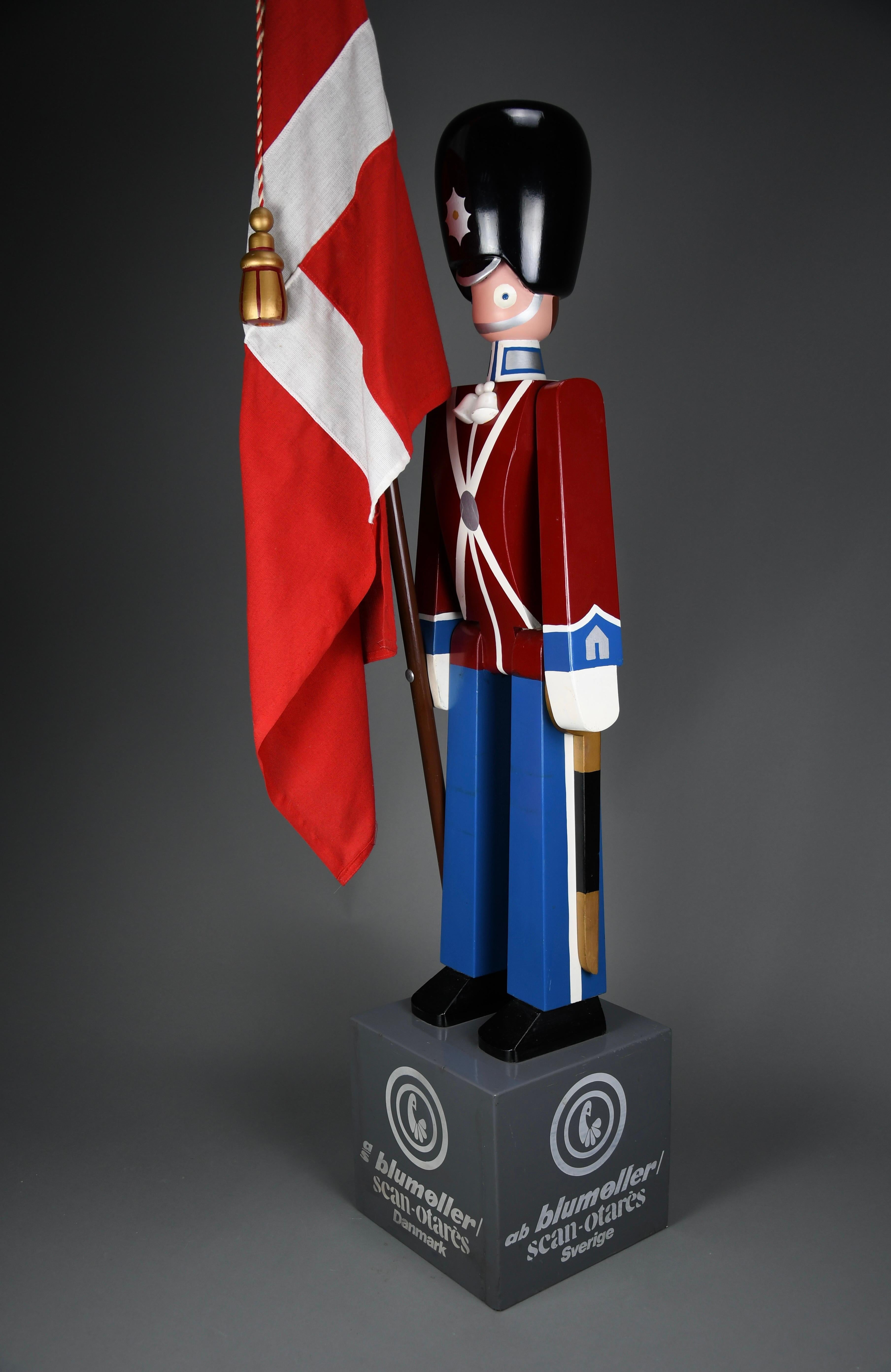 Monumental Royal Danish Guardsman with Flag by Kay Bojesen — 168 cm (66.1 in) For Sale 1