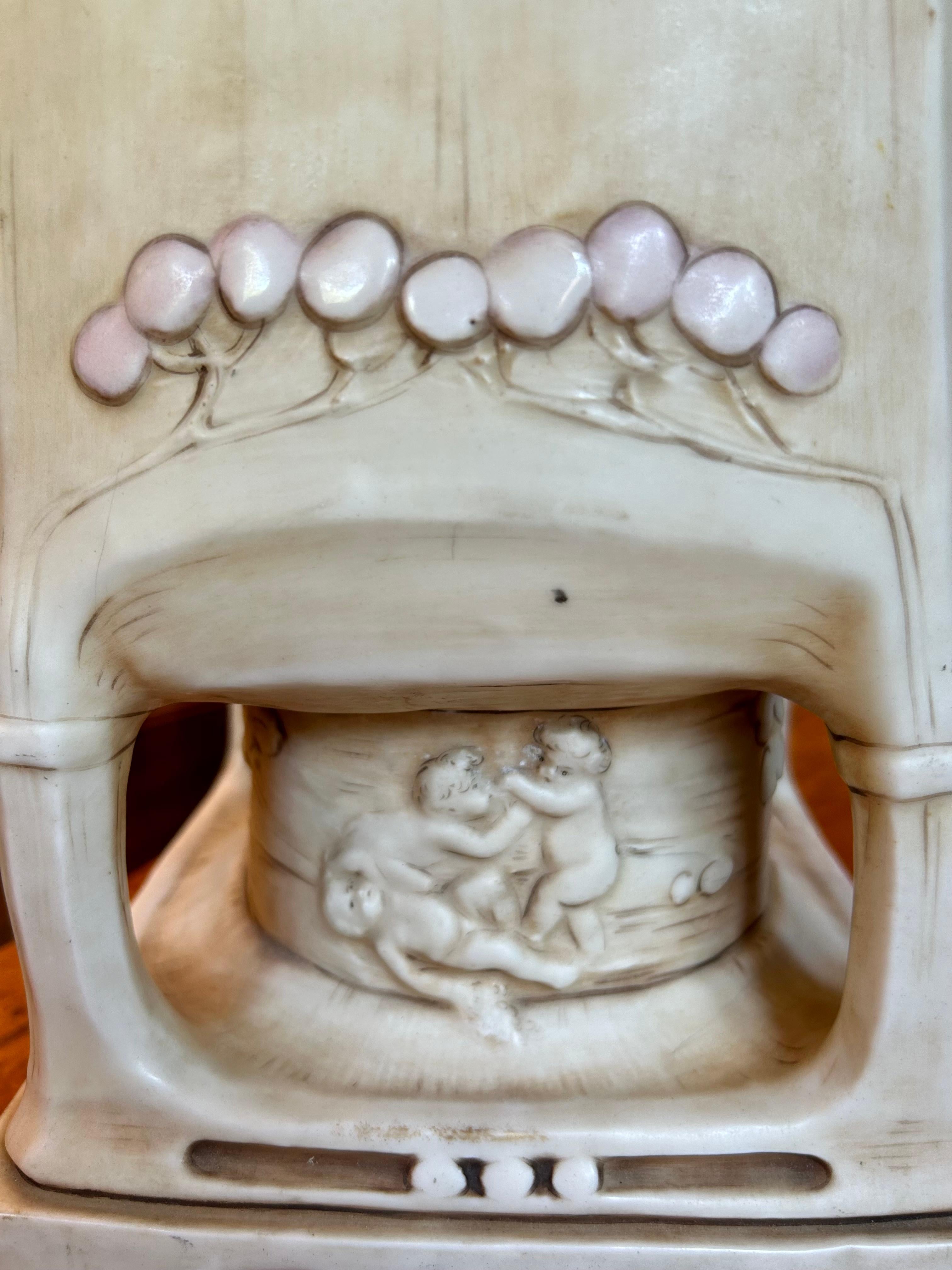 Monumental  One Royal Dux Art Vase Début du 20ème siècle en vente 3