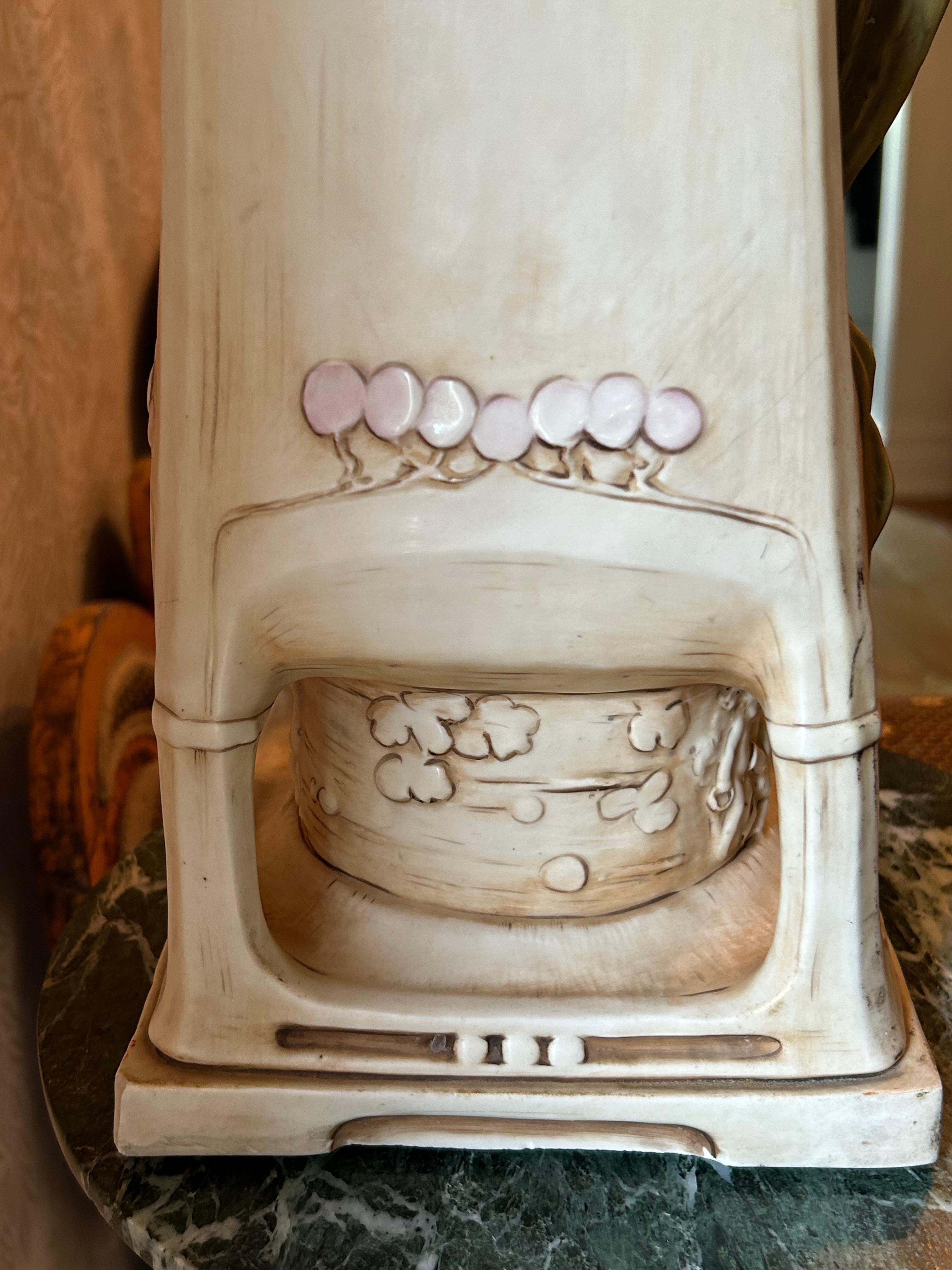 Monumental  One Royal Dux Art Vase Début du 20ème siècle en vente 10