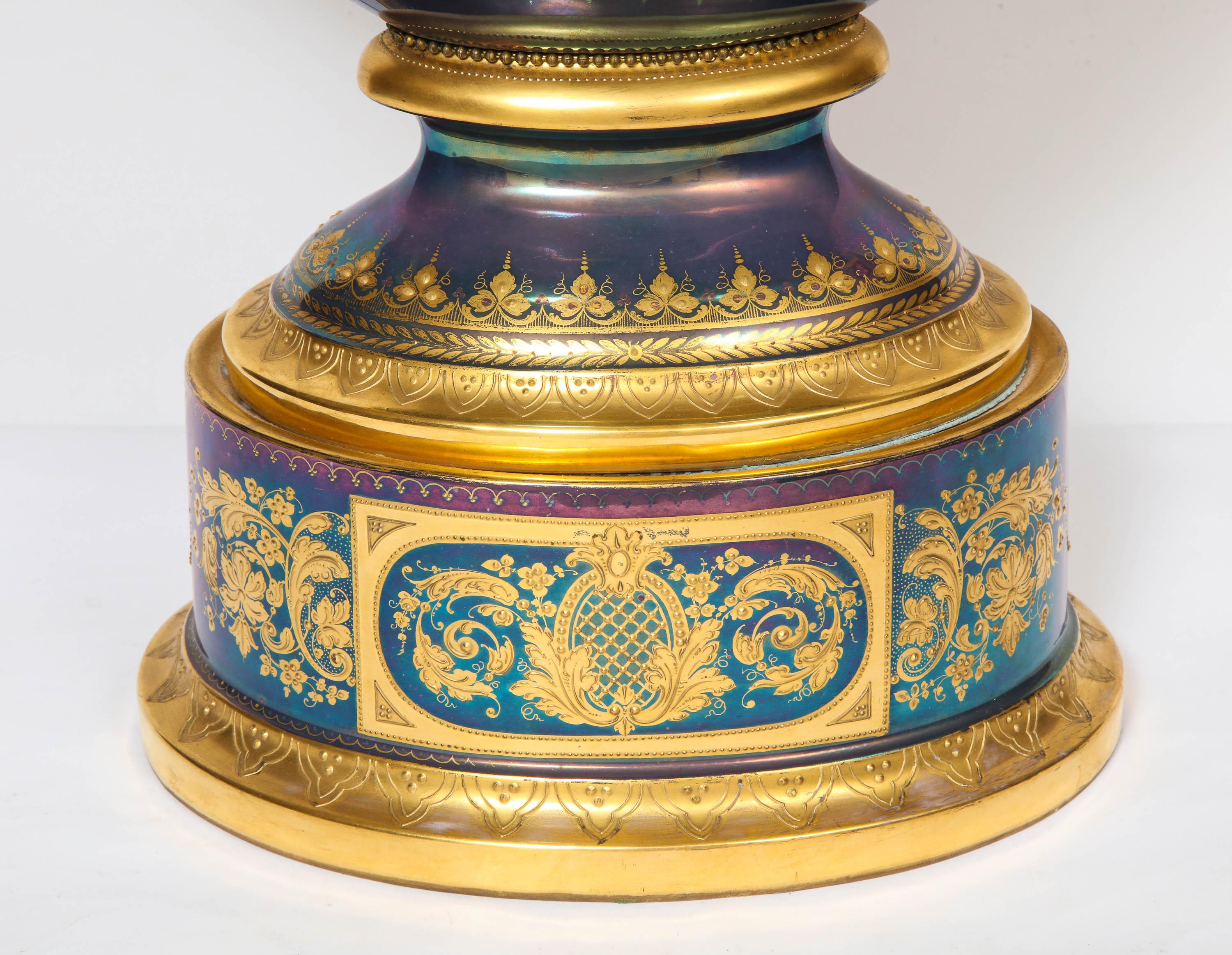 Monumental vase et couvercle de portrait en porcelaine irisée de la Vienne royale, Wagner en vente 5