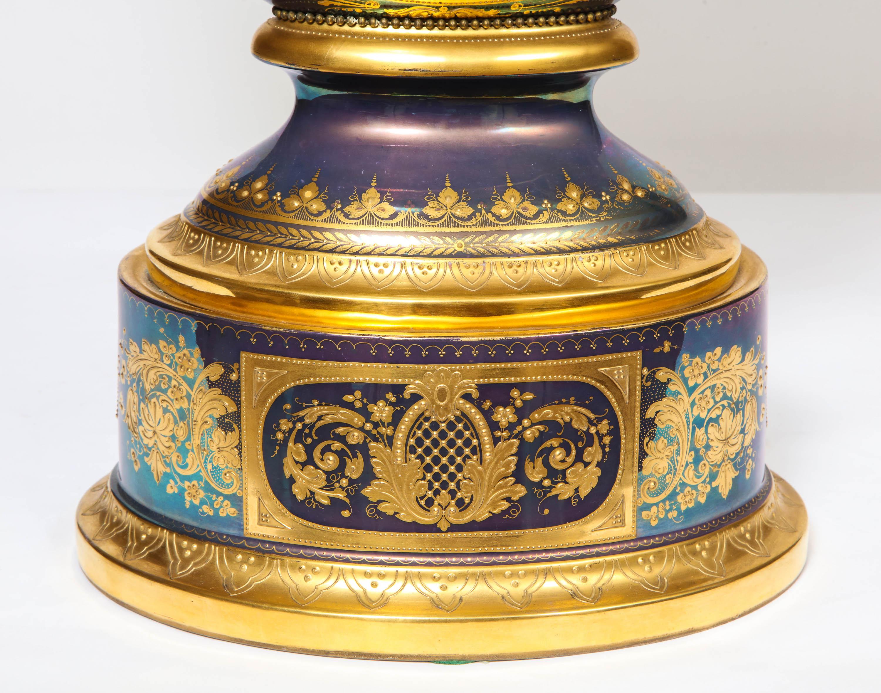 XIXe siècle Monumental vase et couvercle de portrait en porcelaine irisée de la Vienne royale, Wagner en vente