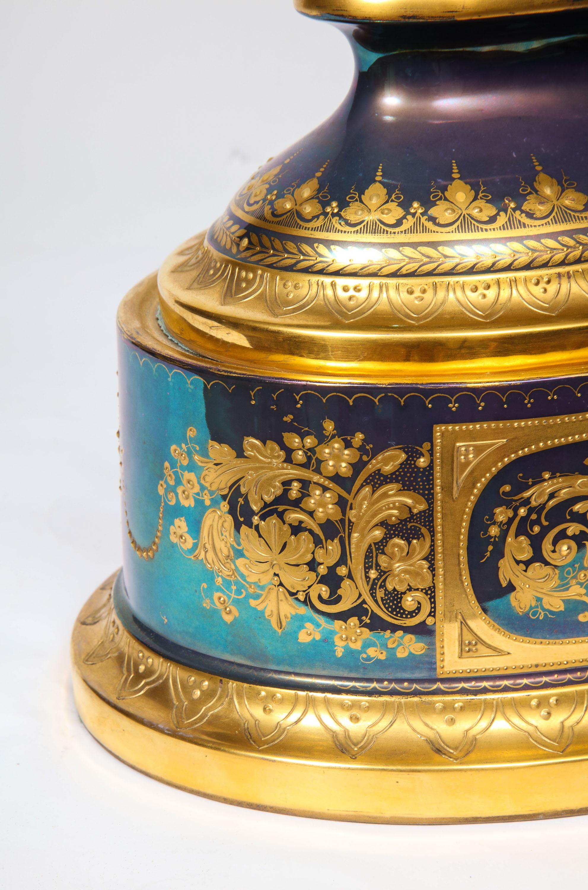Vaso e coperchio monumentale Royal Vienna Porcelain Iridescente, Wagner in vendita 2