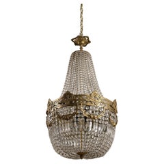 Lustre monumental en cristal "Sac à Perles" avec frise néoclassique en laiton