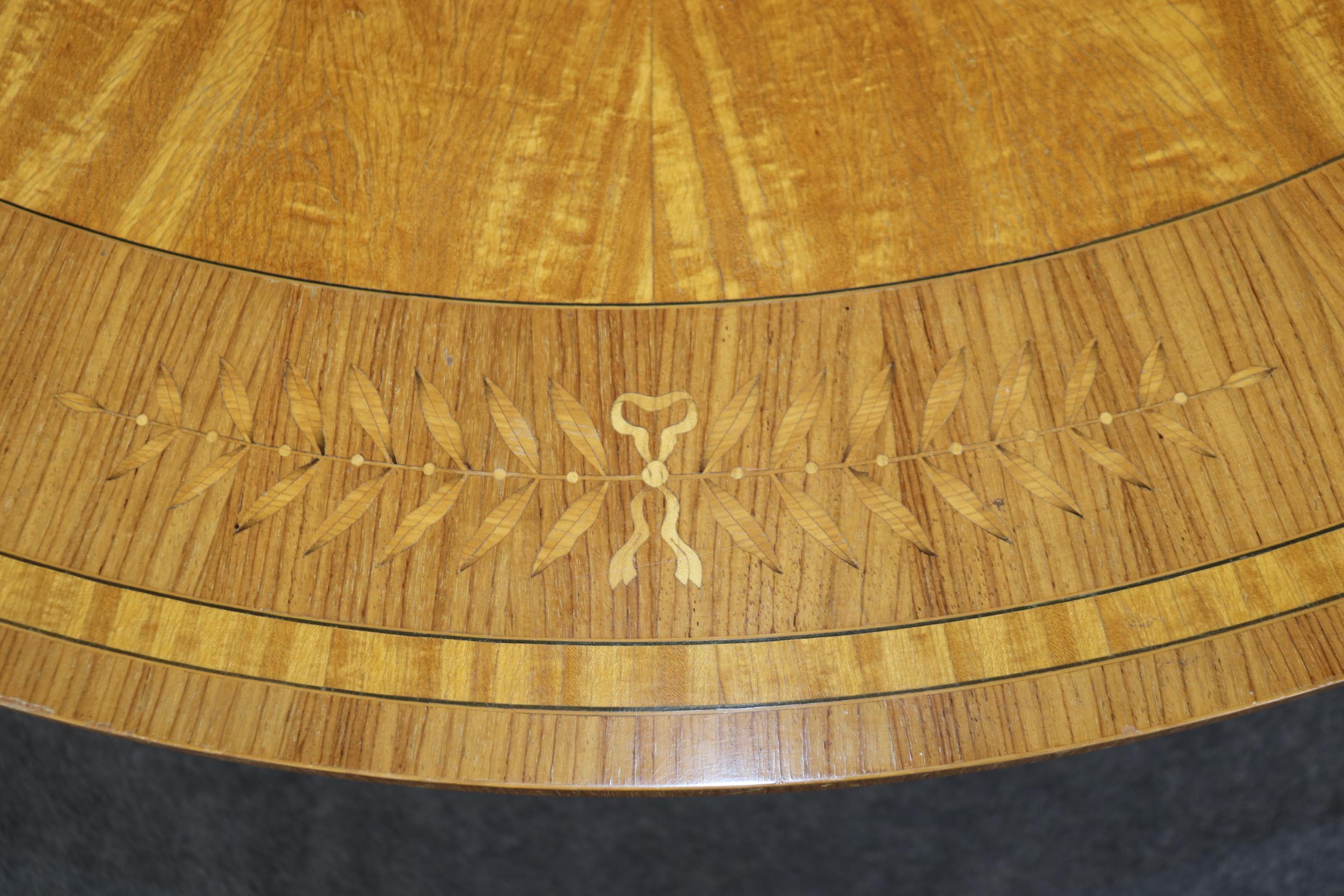 Monumentale table centrale circulaire sculptée à tête de bélier dorée de 62 pouces en vente 4