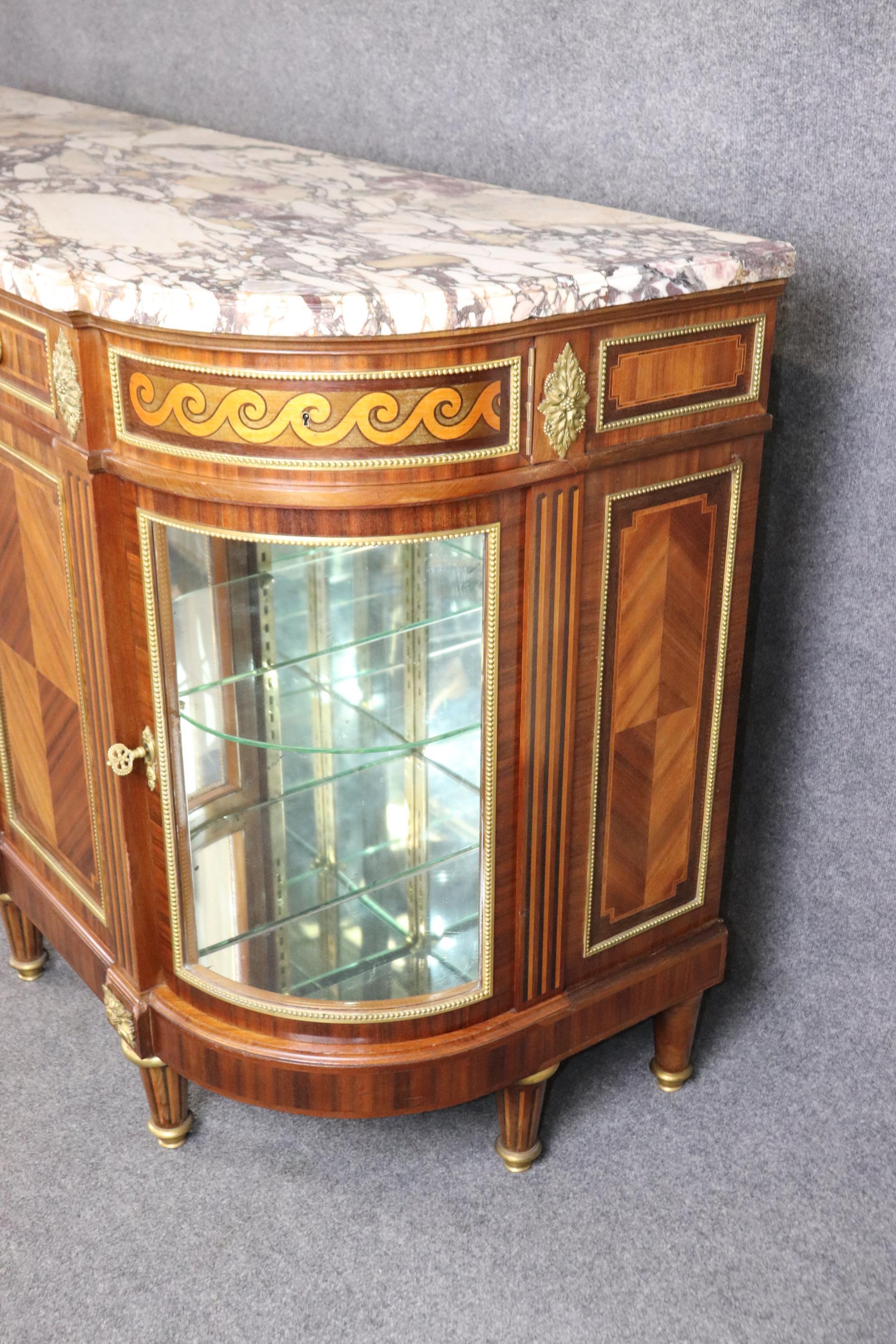 Fin du XIXe siècle Monumental buffet à plateau de marbre en bois de roi marqueté, signé Maison Krieger en vente