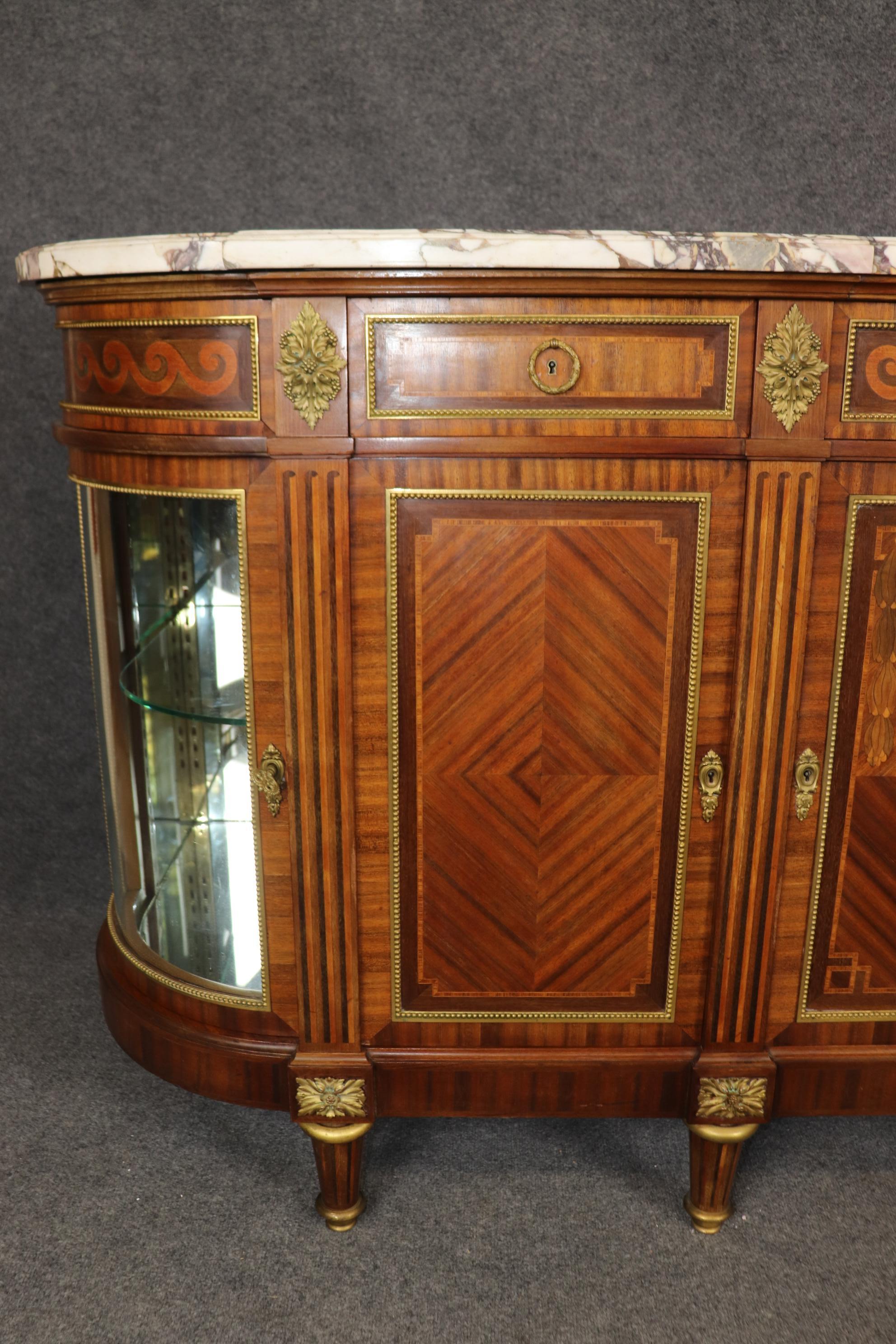 Monumental buffet à plateau de marbre en bois de roi marqueté, signé Maison Krieger en vente 1