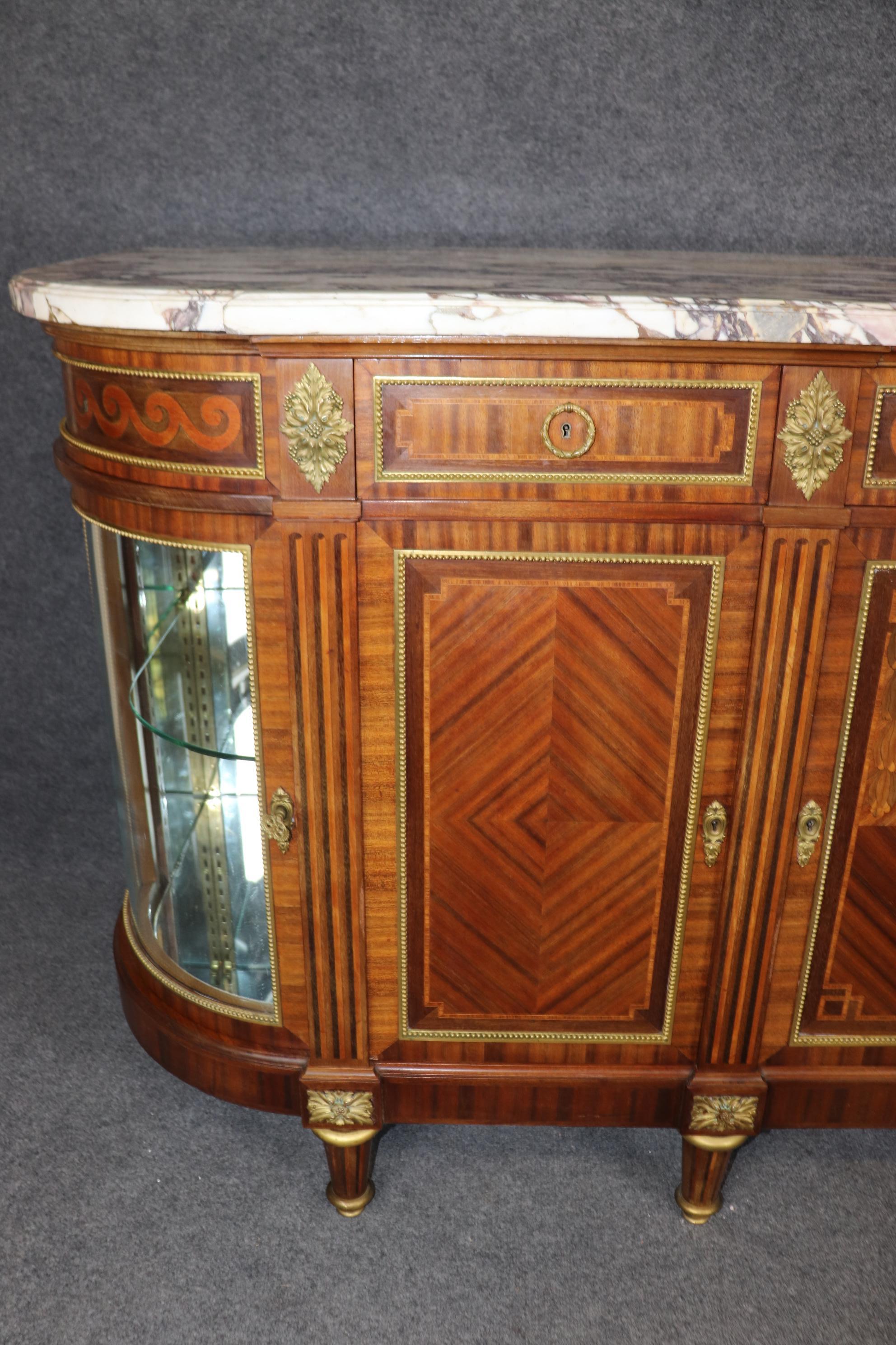 Monumental buffet à plateau de marbre en bois de roi marqueté, signé Maison Krieger en vente 2