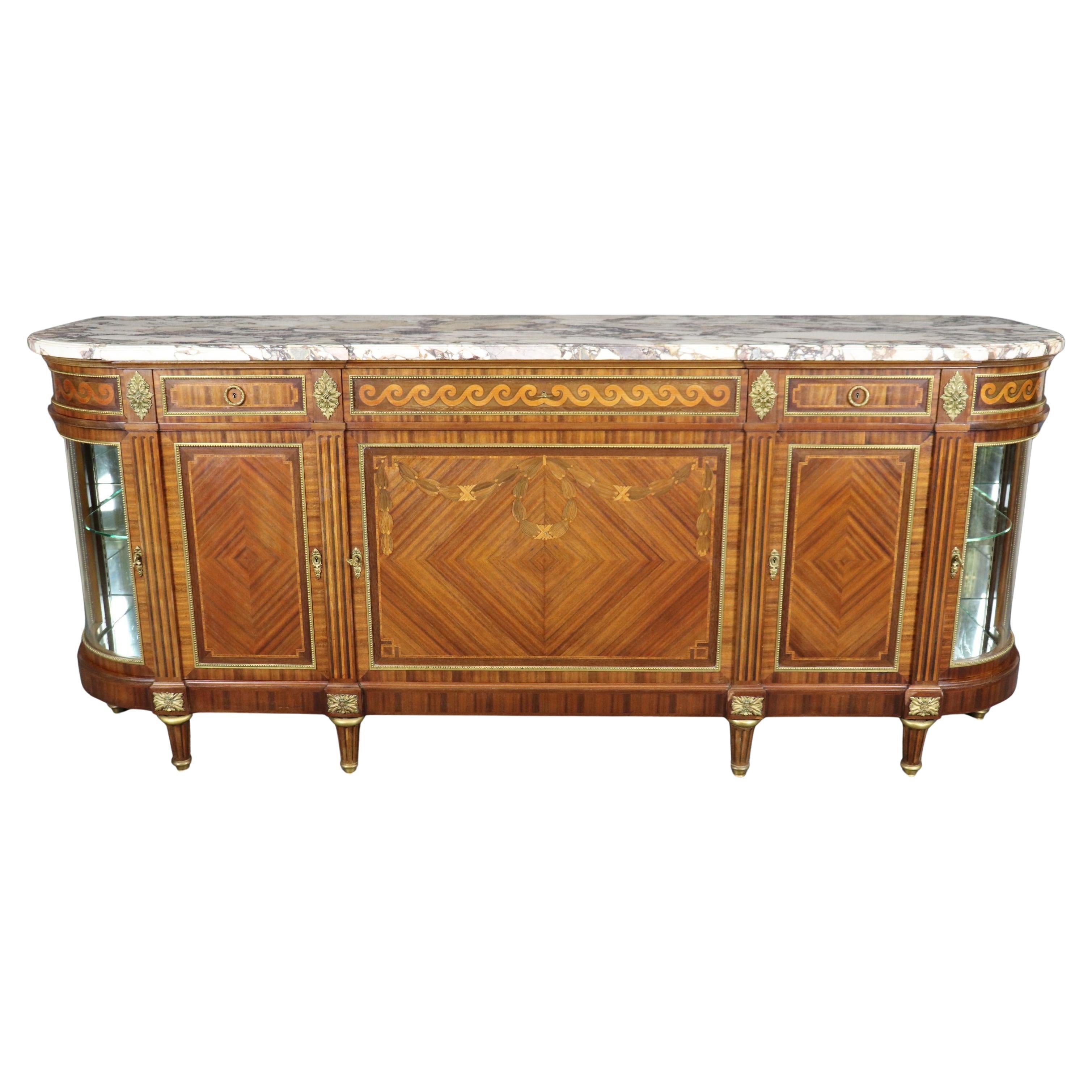 Monumental buffet à plateau de marbre en bois de roi marqueté, signé Maison Krieger en vente
