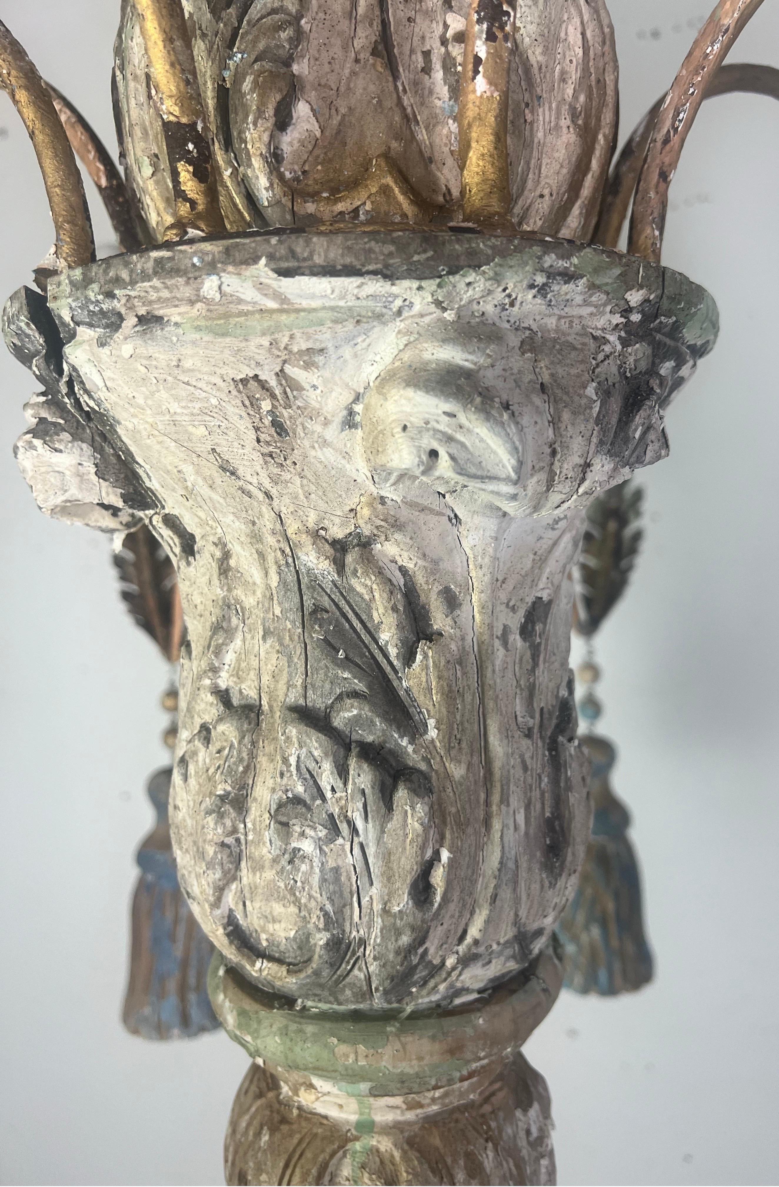 Lampadario italiano in legno dipinto con nappe in scala monumentale (14 luci) in vendita 10