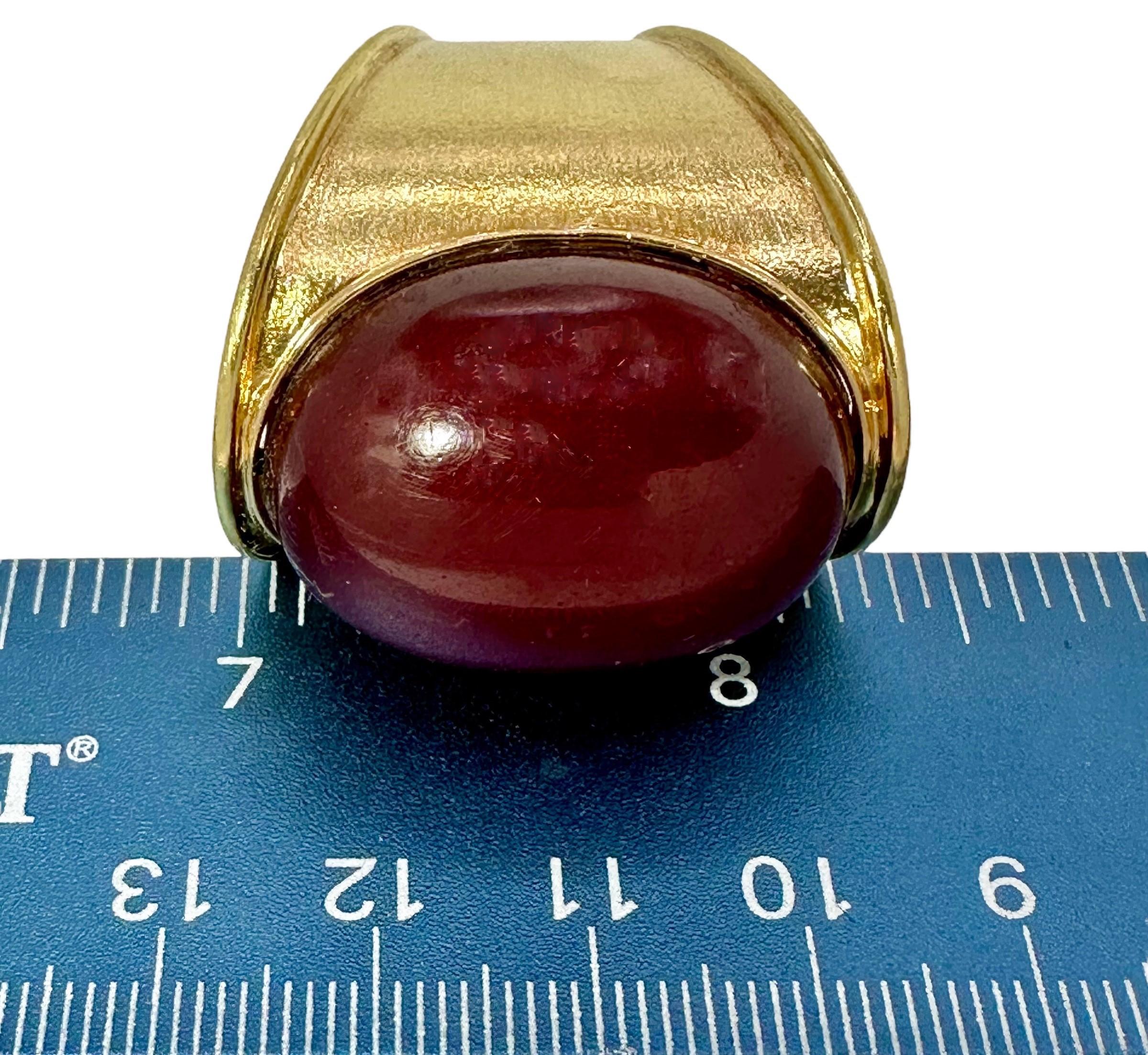 Monumental Scale 18K Yellow Gold Ring with Large Amber Center For Sale 3