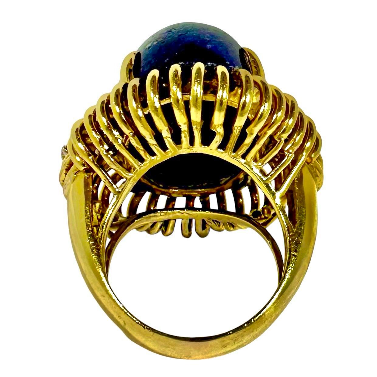 Taille cabochon Monumentale bague cocktail vintage faite à la main en or 18 carats, lapis-lazuli et diamants en vente