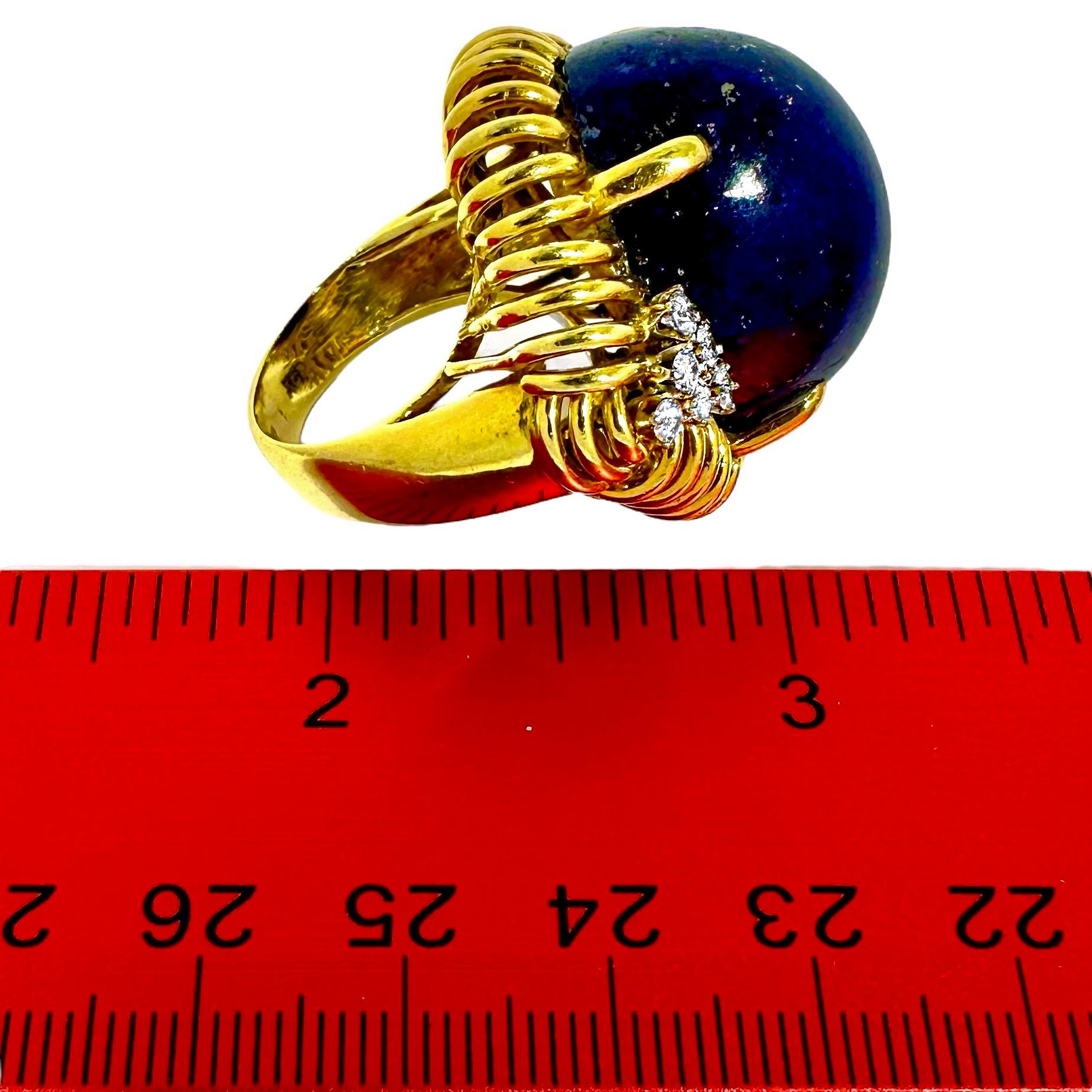 Monumentale bague cocktail vintage faite à la main en or 18 carats, lapis-lazuli et diamants en vente 3