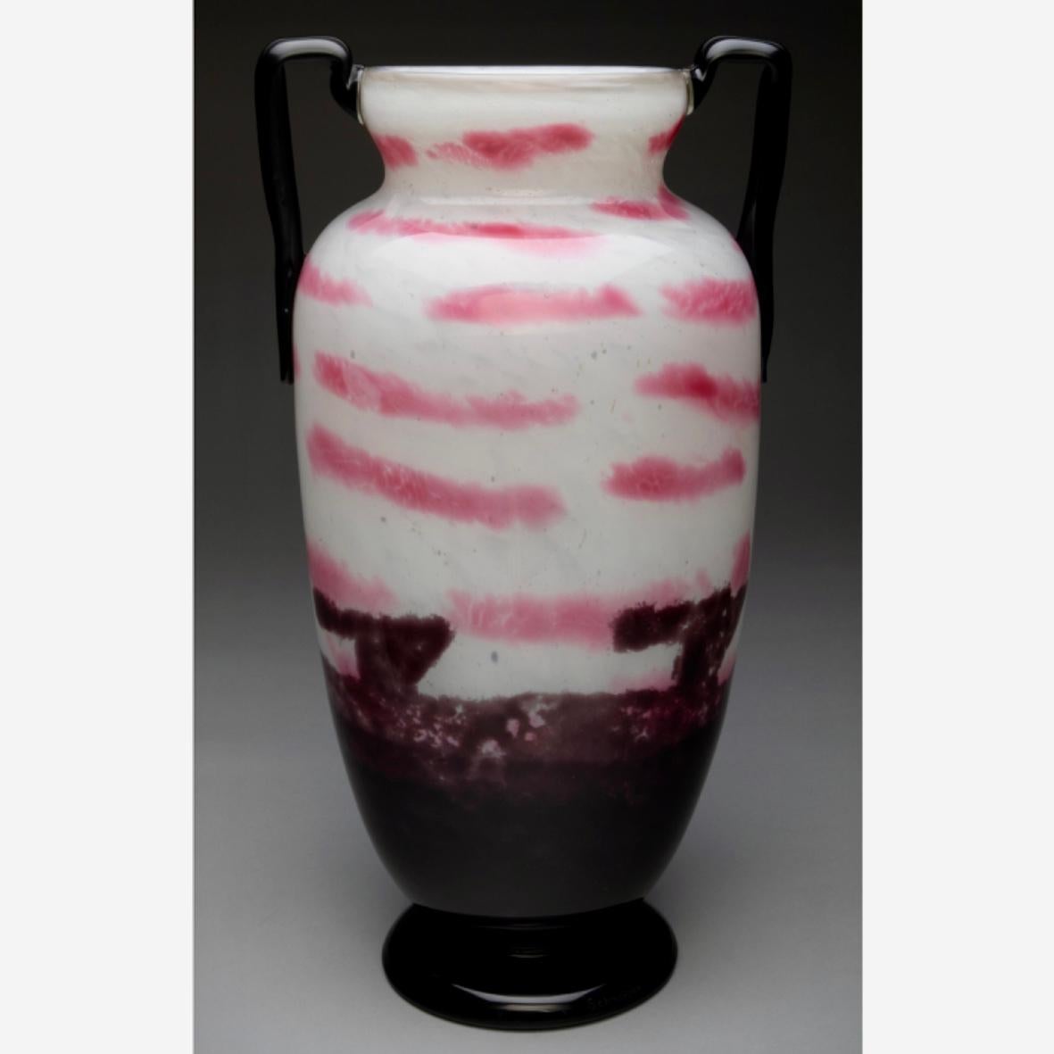 Art Déco Monumentale vaso a due manici in vetro screziato Schneider Circa 1920 in vendita