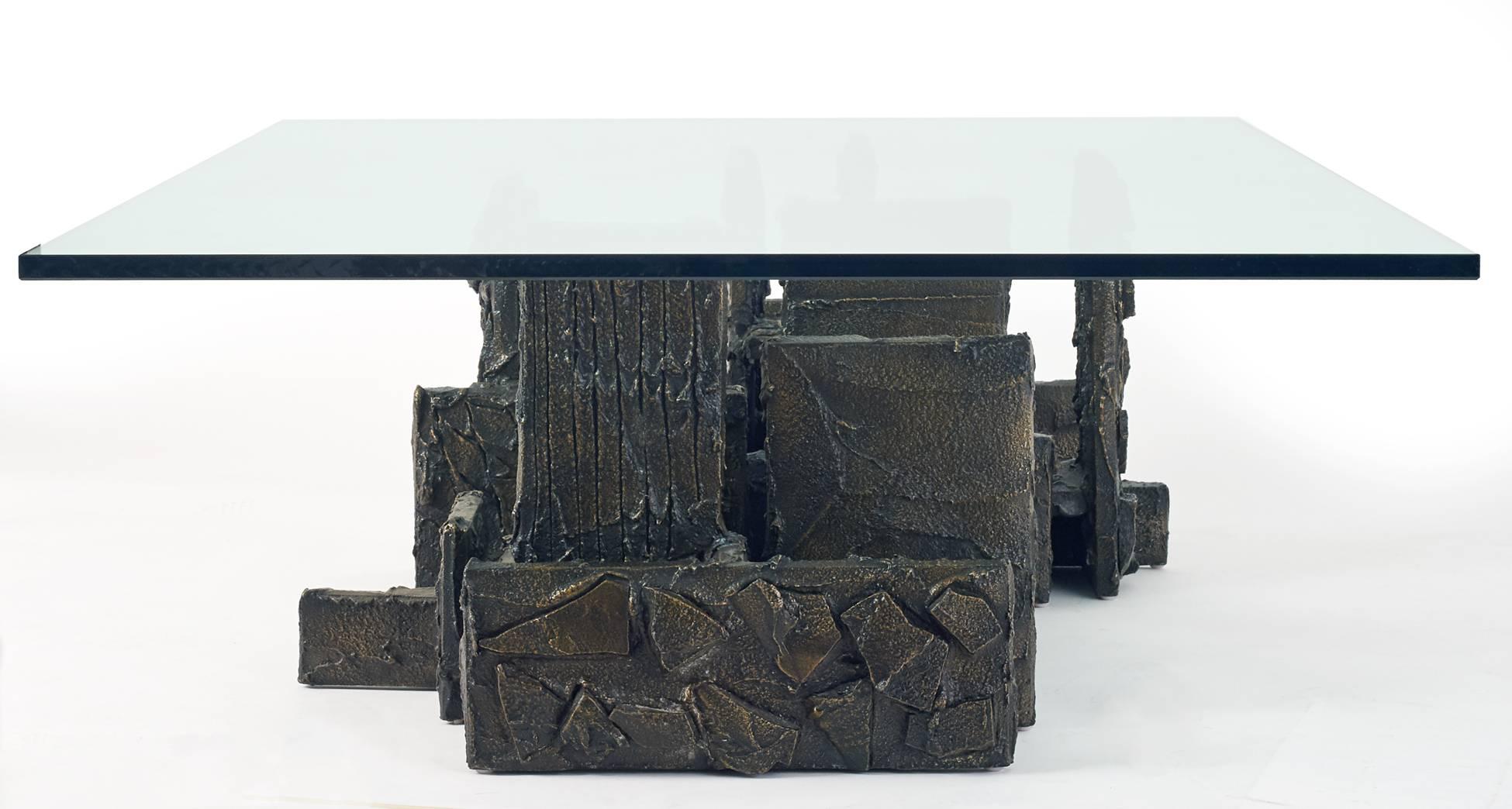 Monumentaler Couchtisch aus Bronze und Glas von Paul Evans, signiert, 1974 (Ende des 20. Jahrhunderts) im Angebot