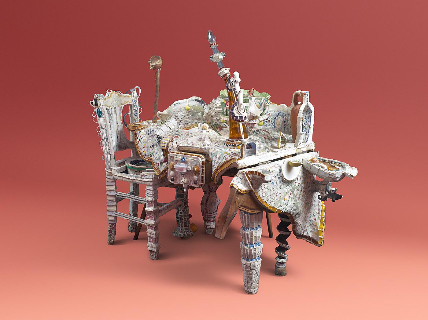 Monica Machado
Born in Lisbonne (Portugal) in 1966. Lives in Paris since 1981.

Technique : wood, furniture leg, armrest, chair, drawer, wiring, mortar, tow, water pump, lighting, inclusion-resin, tableware and fragments of crockery as food and