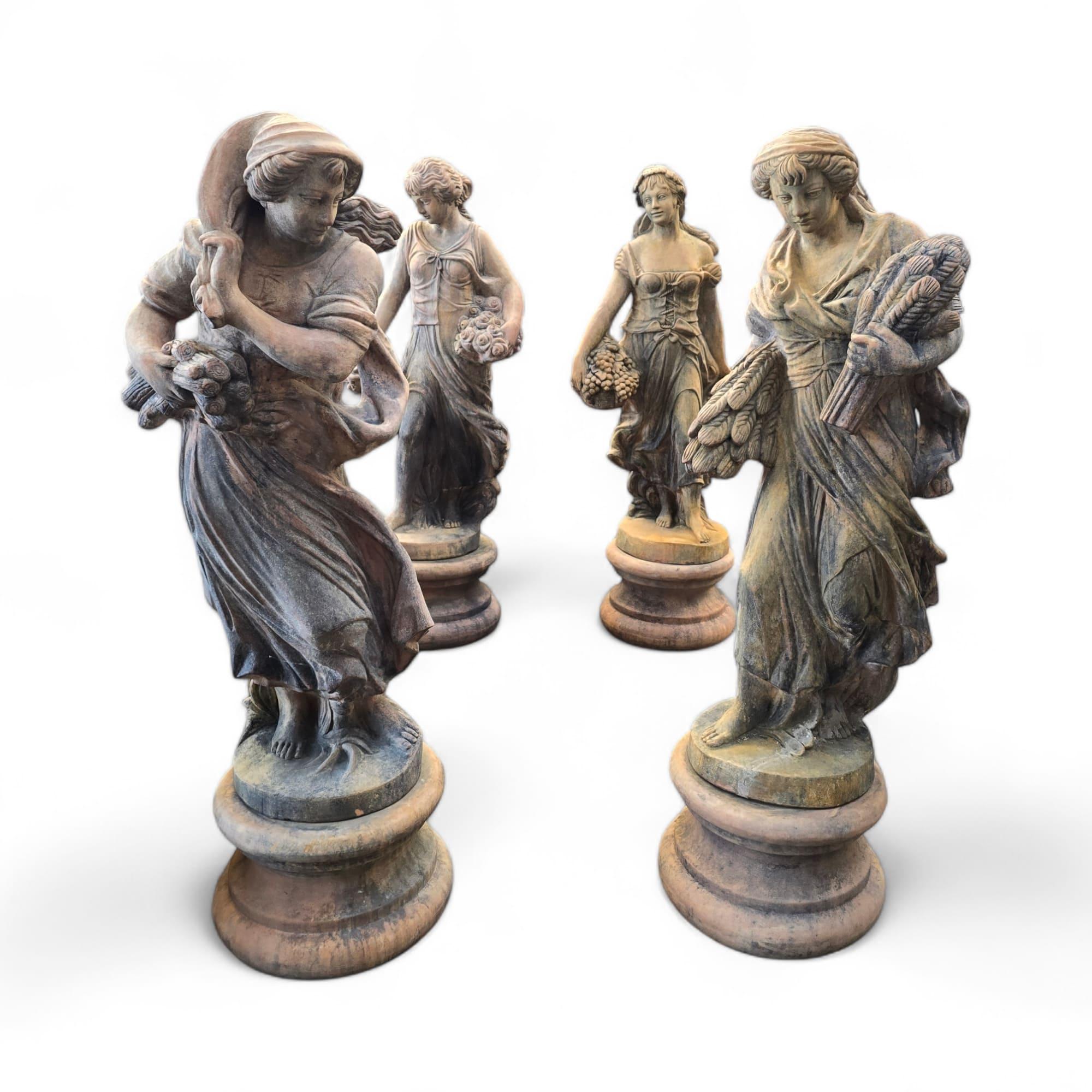 Sculptures monumentales The 4 Seasons en terre cuite d' Impruneta avec base 180 en vente 10