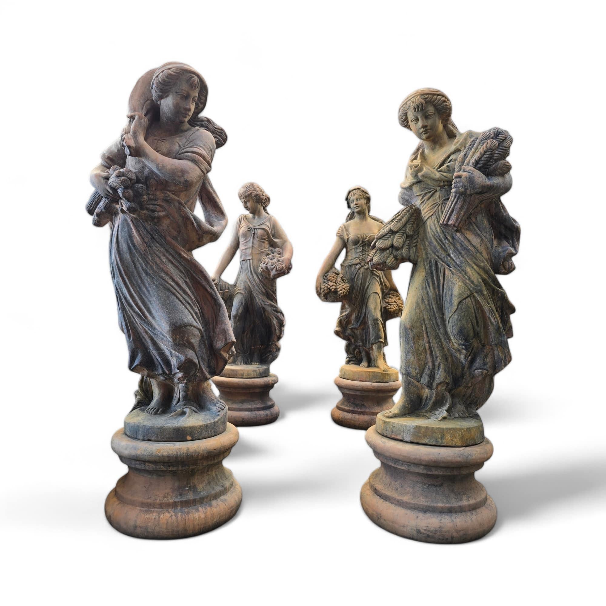 Sculptures monumentales The 4 Seasons en terre cuite d' Impruneta avec base 180 Bon état - En vente à Madrid, ES