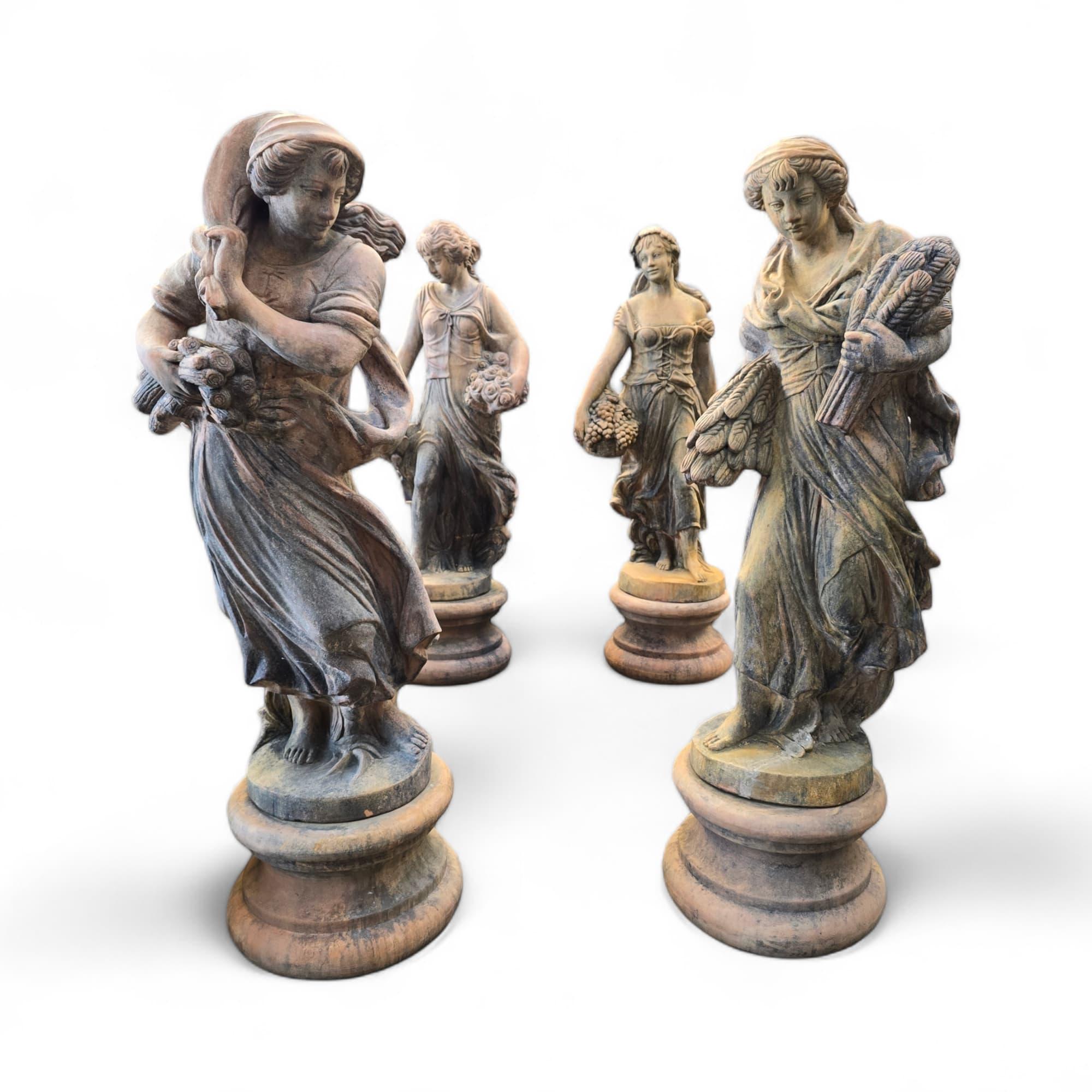 Terre cuite Sculptures monumentales The 4 Seasons en terre cuite d' Impruneta avec base 180 en vente