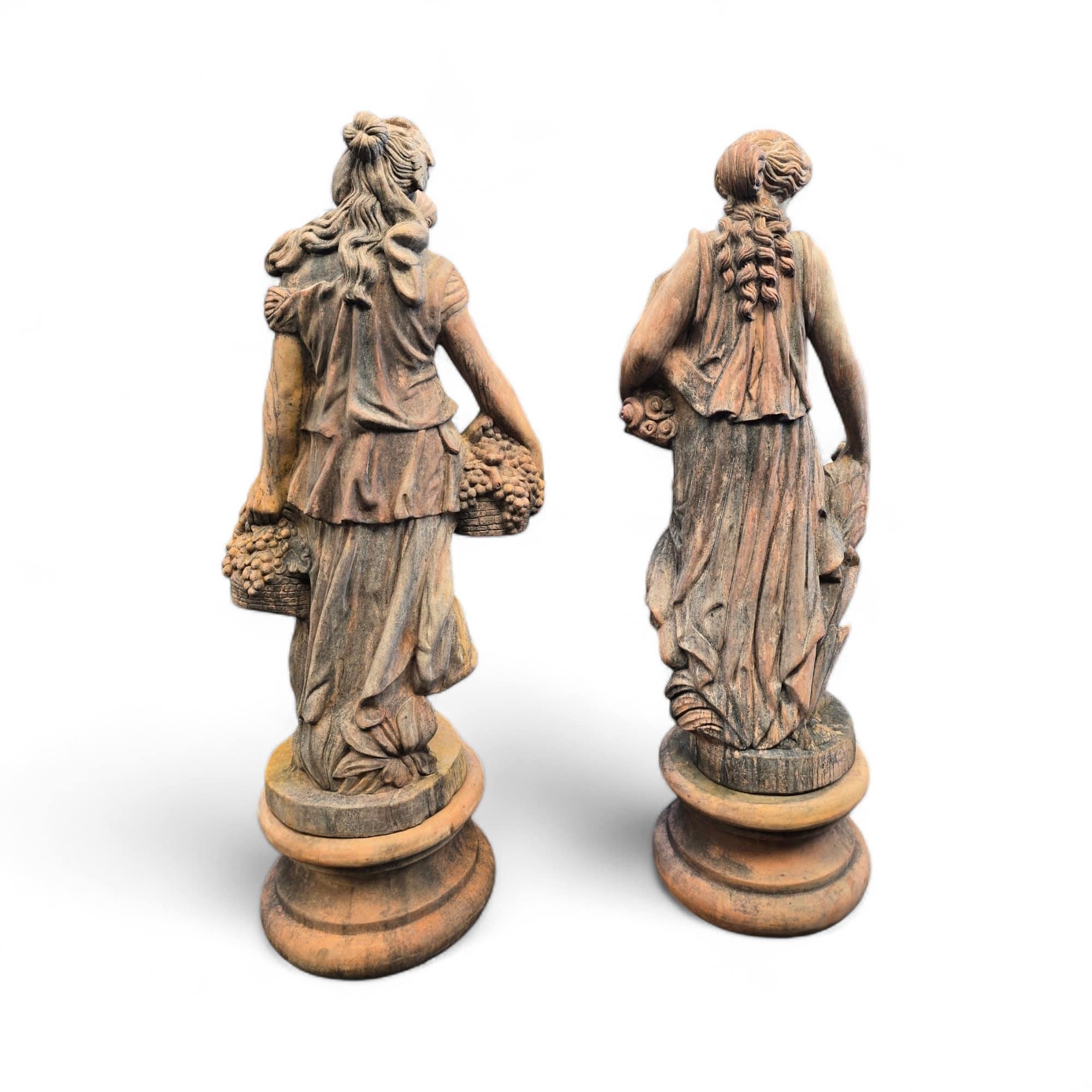 Sculptures monumentales The 4 Seasons en terre cuite d' Impruneta avec base 180 en vente 1