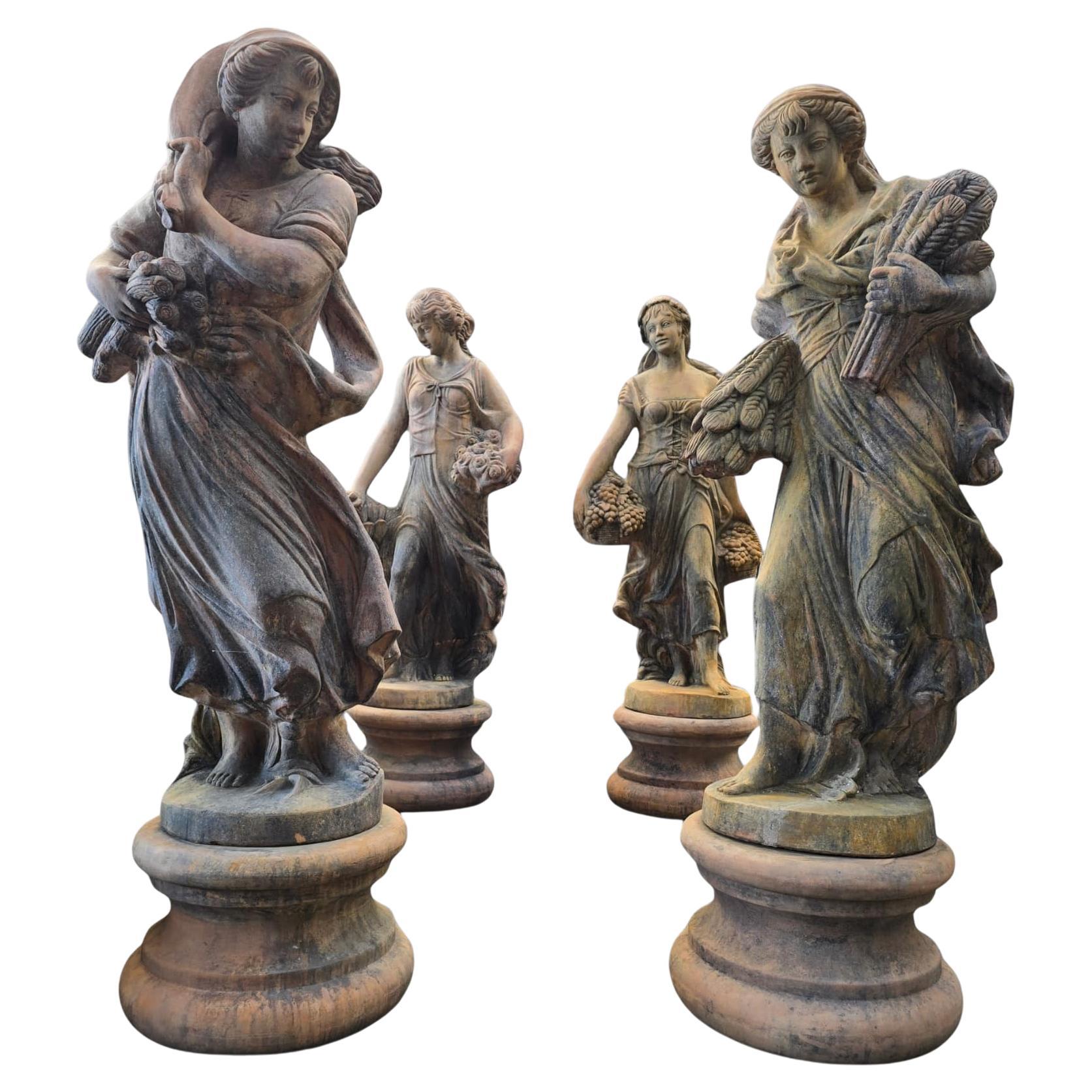 Monumentale Skulpturen "Die Four Seasons" aus Terrakotta aus Impruneta im Angebot