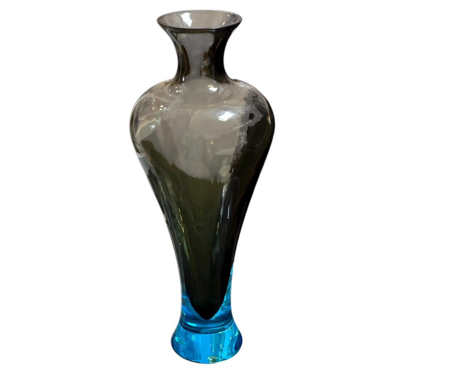 Moderno Vaso monumentale Seguso for Donghia Murano Glass Sommerso blu e topazio in vendita