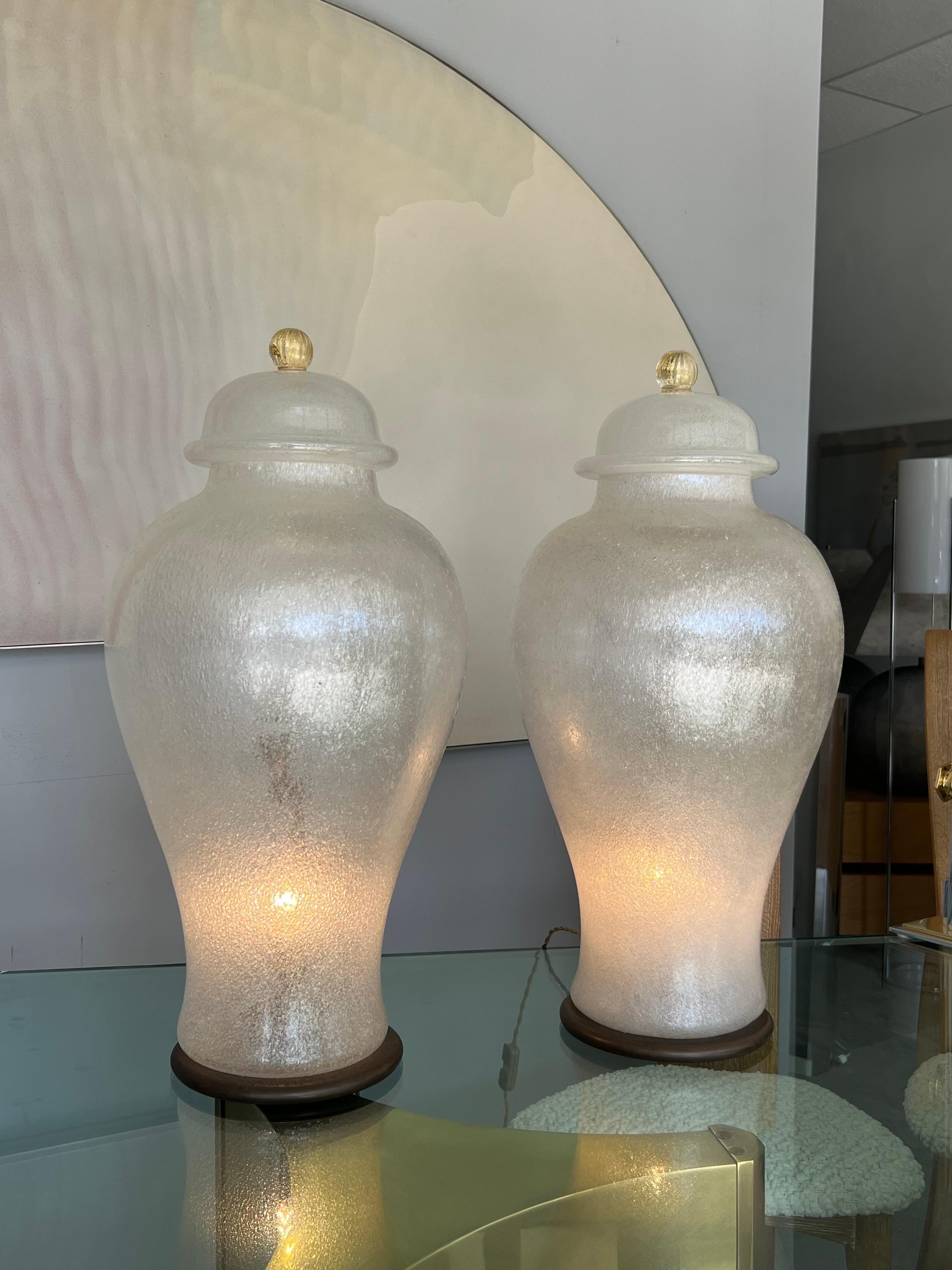 Monumental Seguso Murano Glass Pulegoso Lighted Urns Lamps For Sale 5