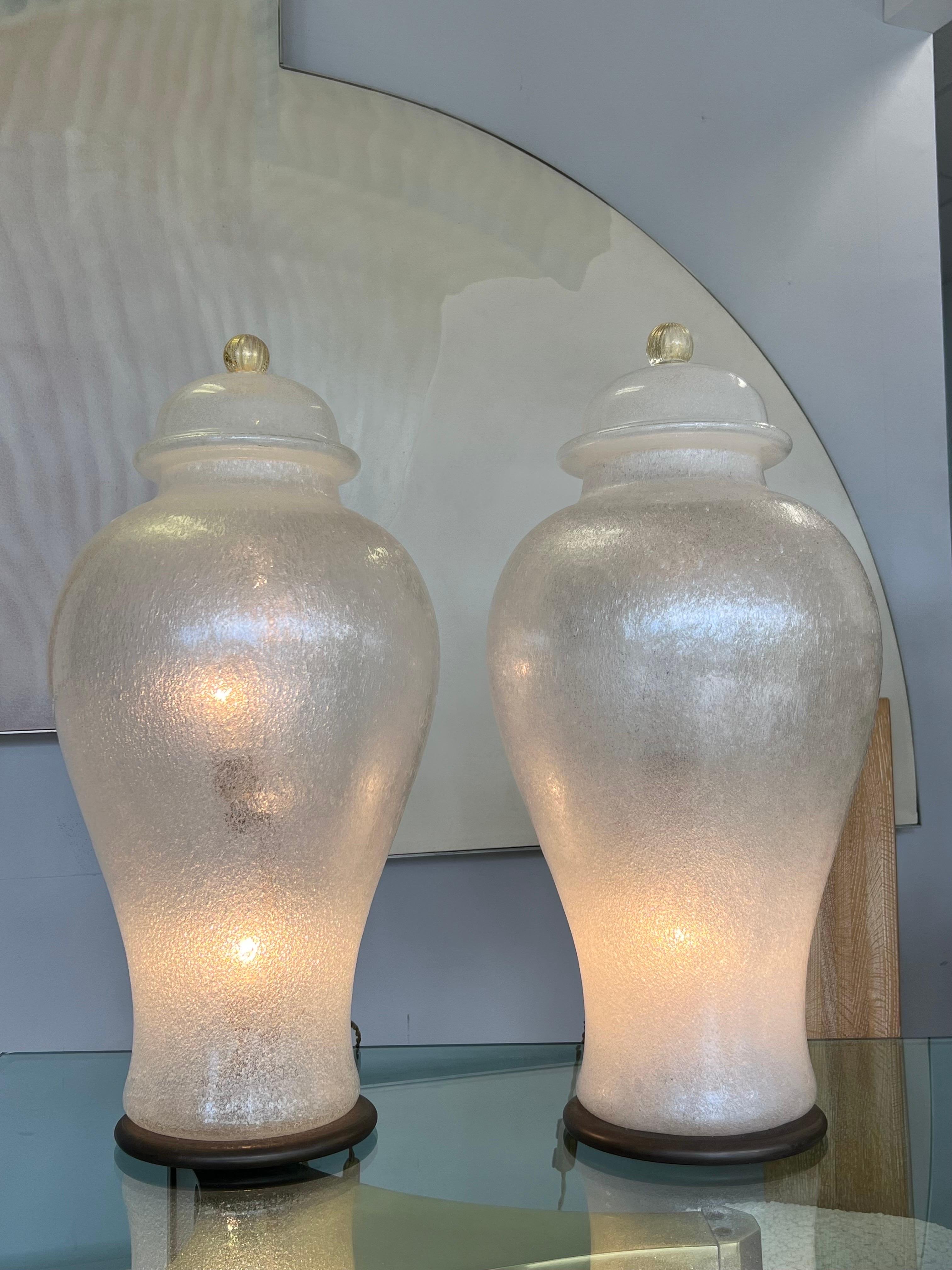 Monumental Seguso Murano Glass Pulegoso Lighted Urns Lamps For Sale 7