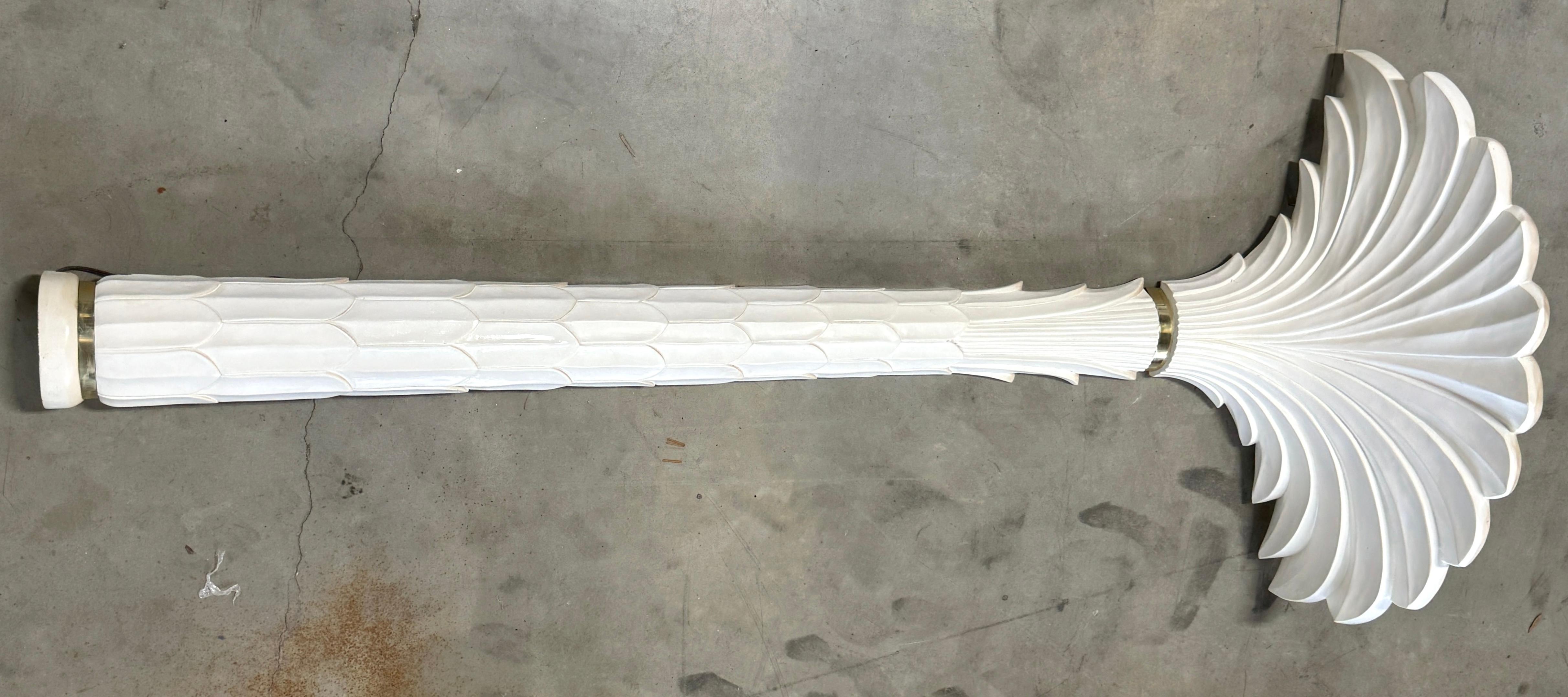 Monumentale Wandleuchte/Skulptur im Serge Roche-Stil, Palmette-Säule, Wandmontiert (Lackiert) im Angebot