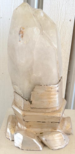 Estalagmita Monumental de Cristal de Roca Estilo Serge Roche, Base de Hoja de Plata Trabajada en la Roca