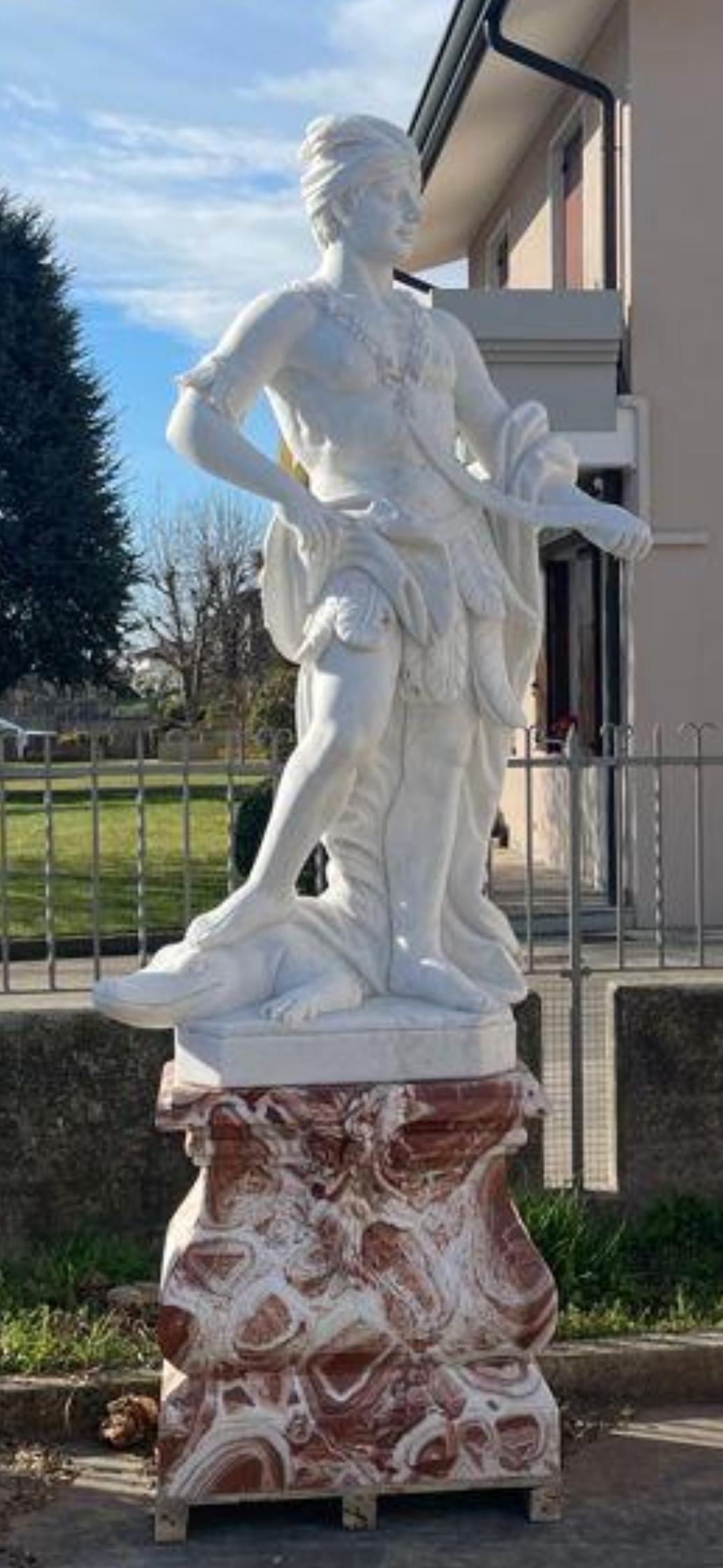 Mid-20th Century Monumental Set of Four Hand-Carved Italian Marble Sculptures 290 CM For Sale