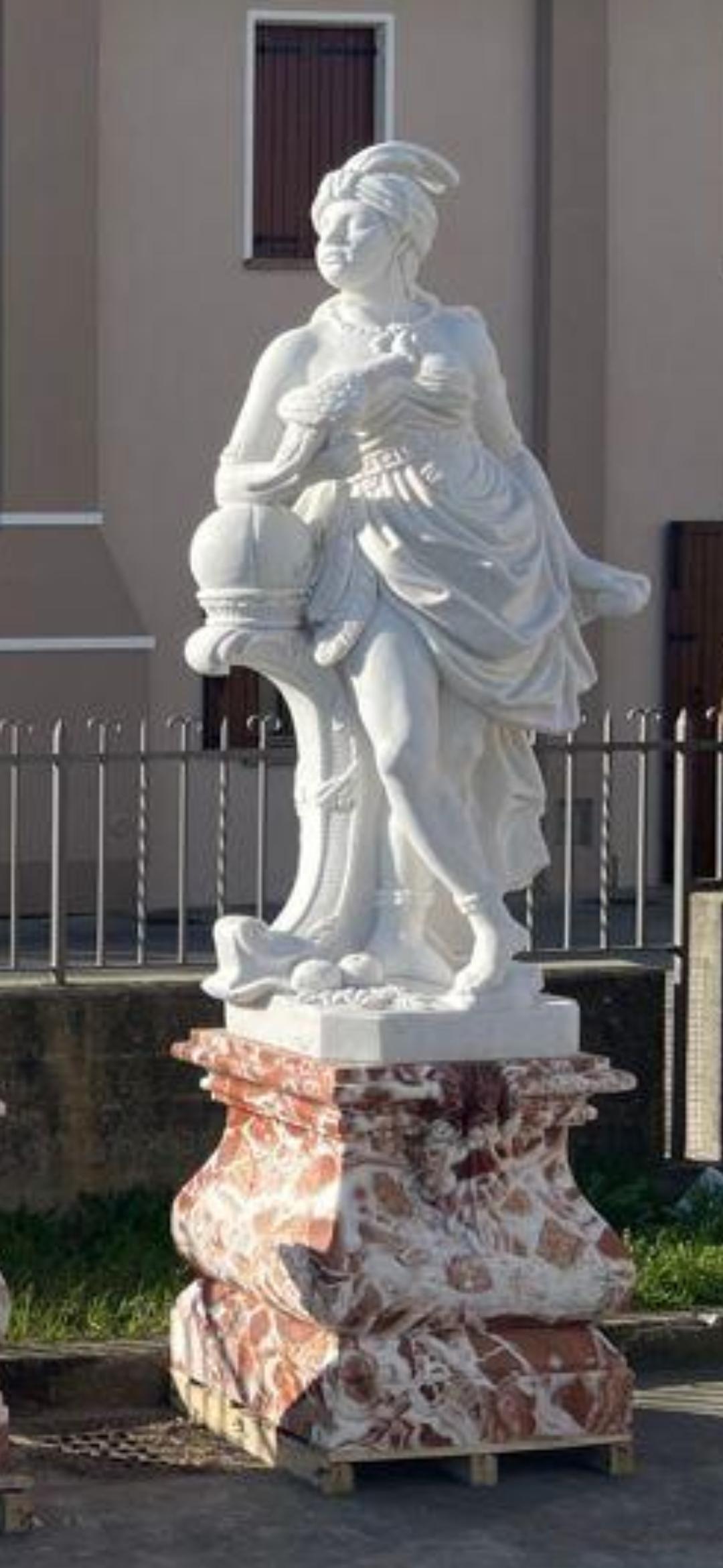 Monumental Set of Four Hand-Carved Italian Marble Sculptures 290 CM For Sale 2