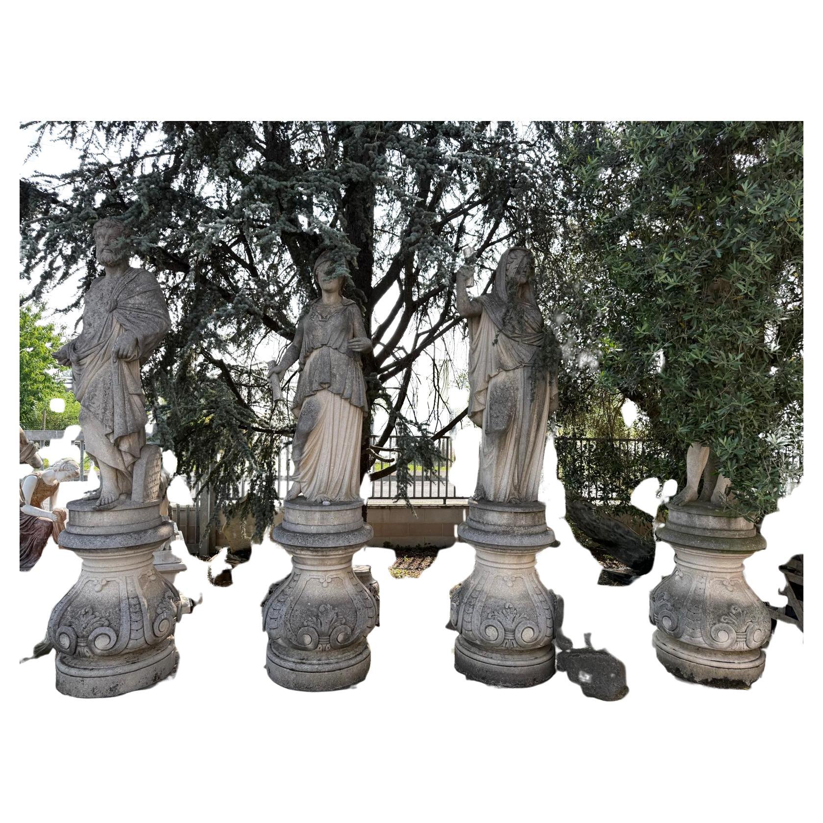 Monumentaler Satz von vier handgeschnitzten Statuen aus Vicenza Stone, die die vier S