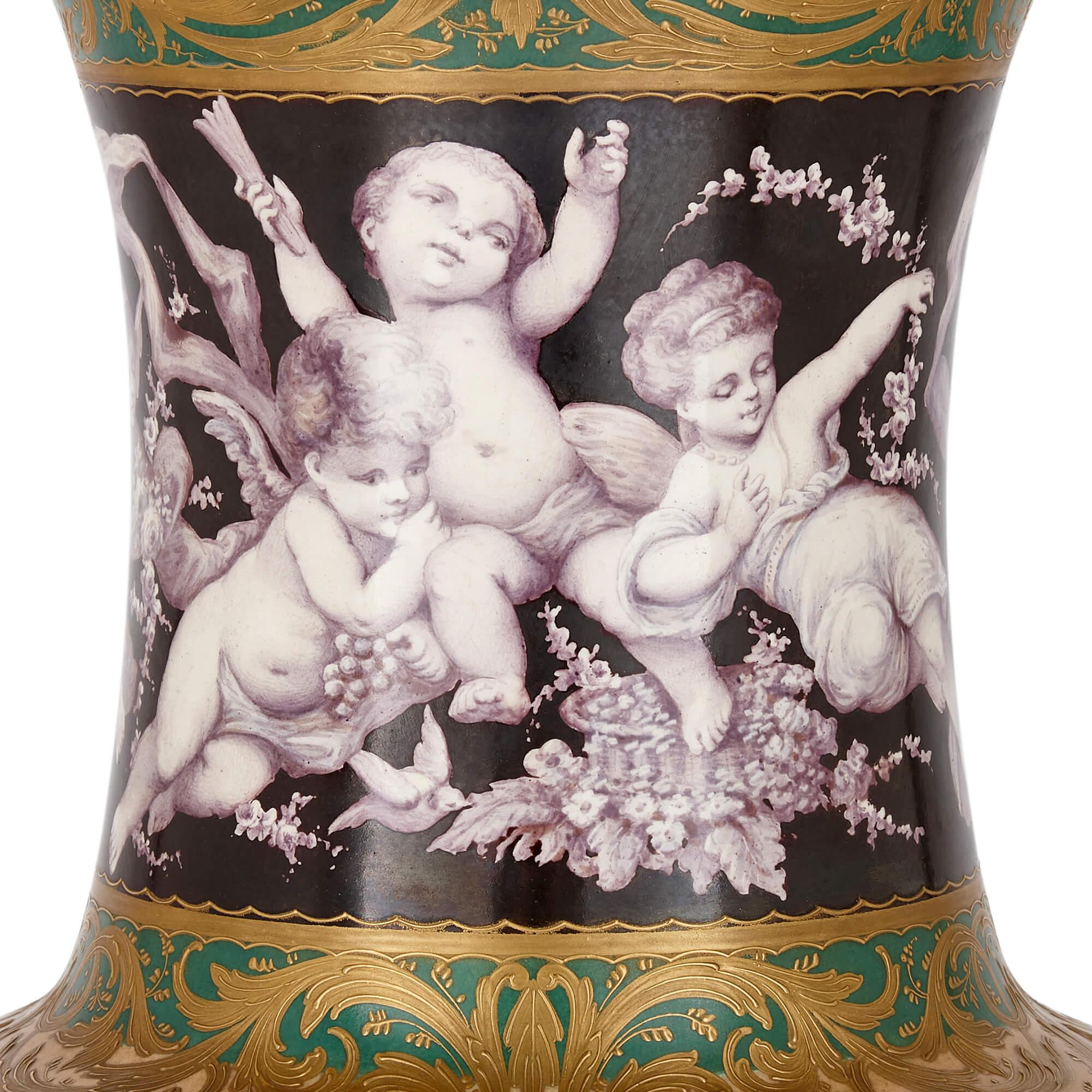 Vase monumental en porcelaine montée en bronze doré de style Sèvres représentant les Quatre Saisons Excellent état - En vente à London, GB